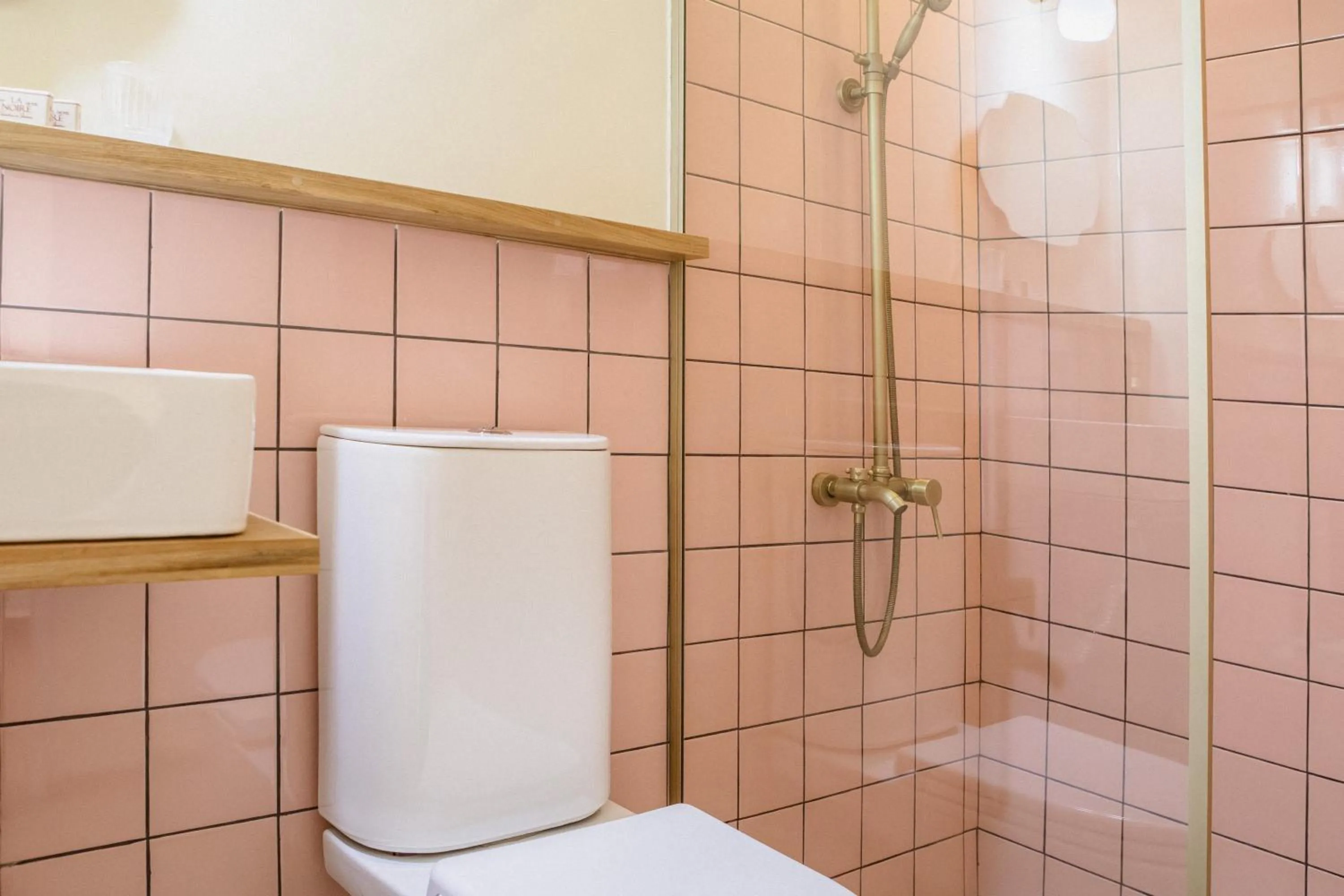 Double Room in La Noire Petit hotel
