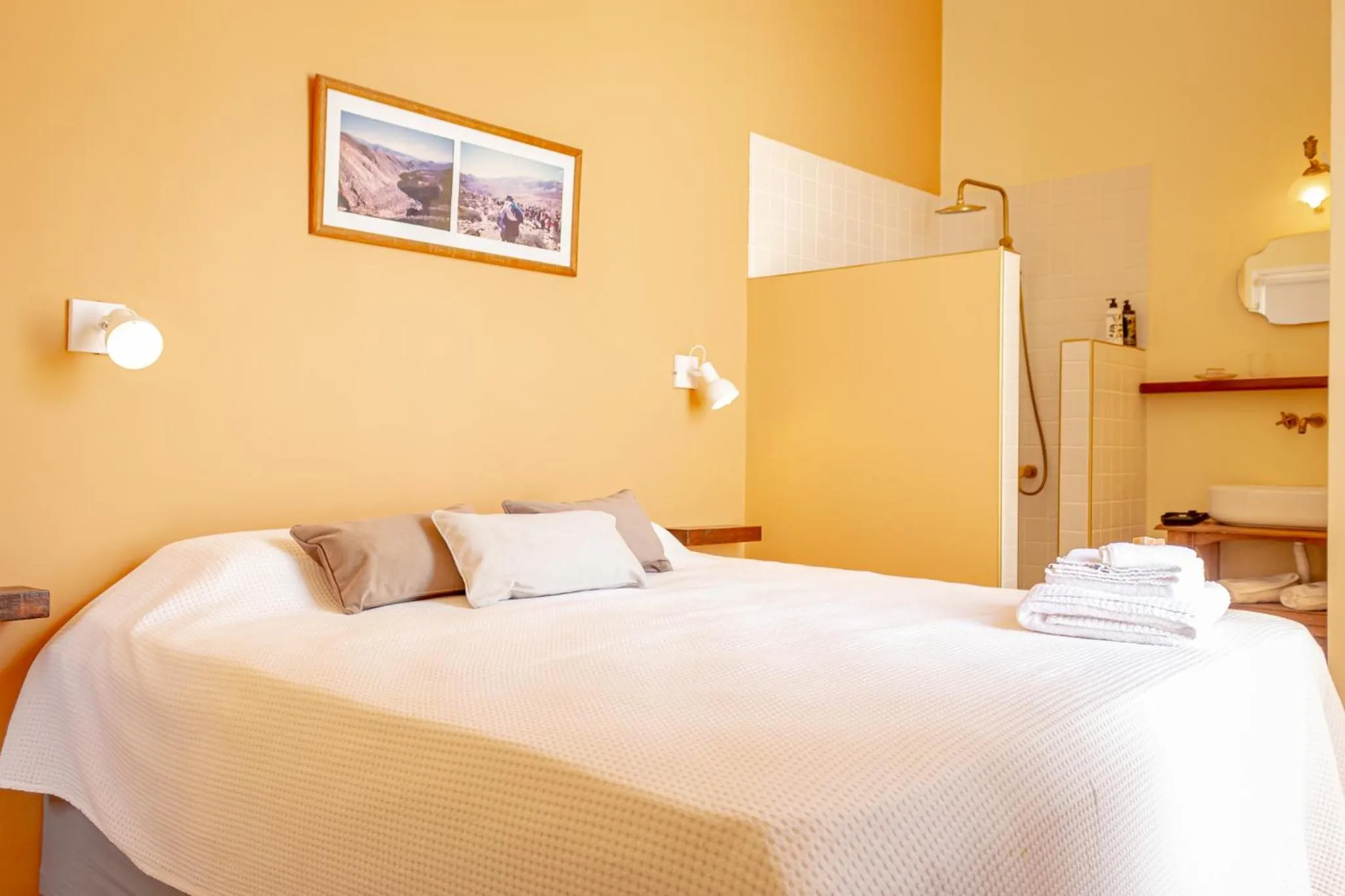 La Noire Petit hotel