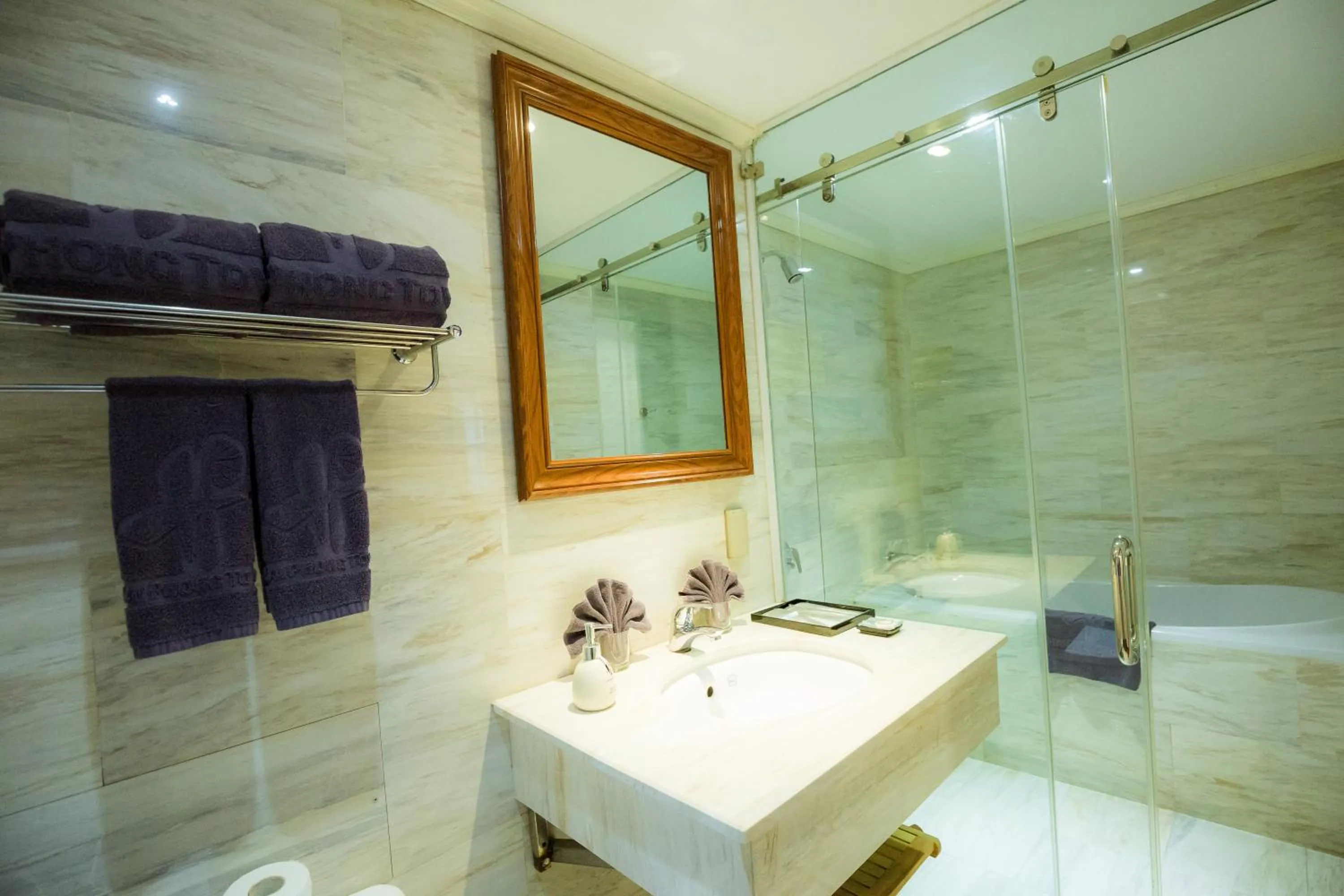 Shower in Hai Phong Tower - Apartment & Hotel
