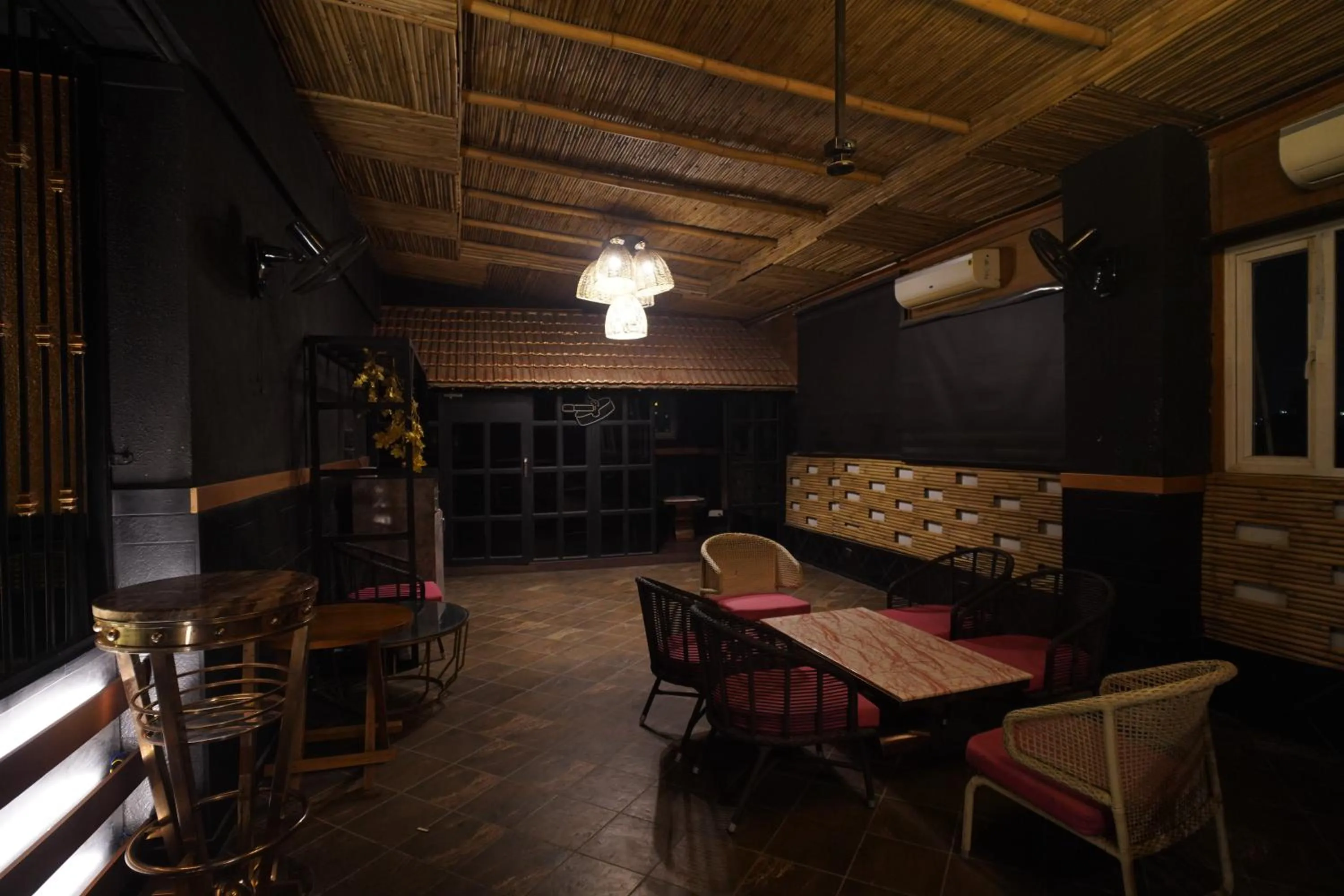 Restaurant/places to eat in Hotel Royal Imperio