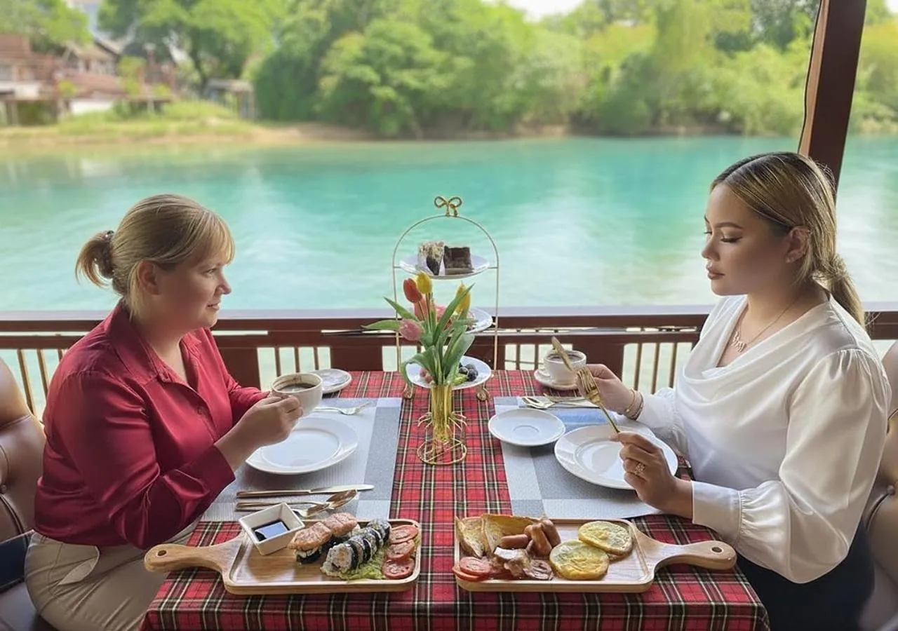 Restaurant/places to eat in Intimate Riverside Resort Vang Vieng
