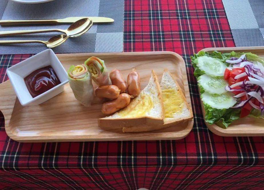 Breakfast in Intimate Riverside Resort Vang Vieng