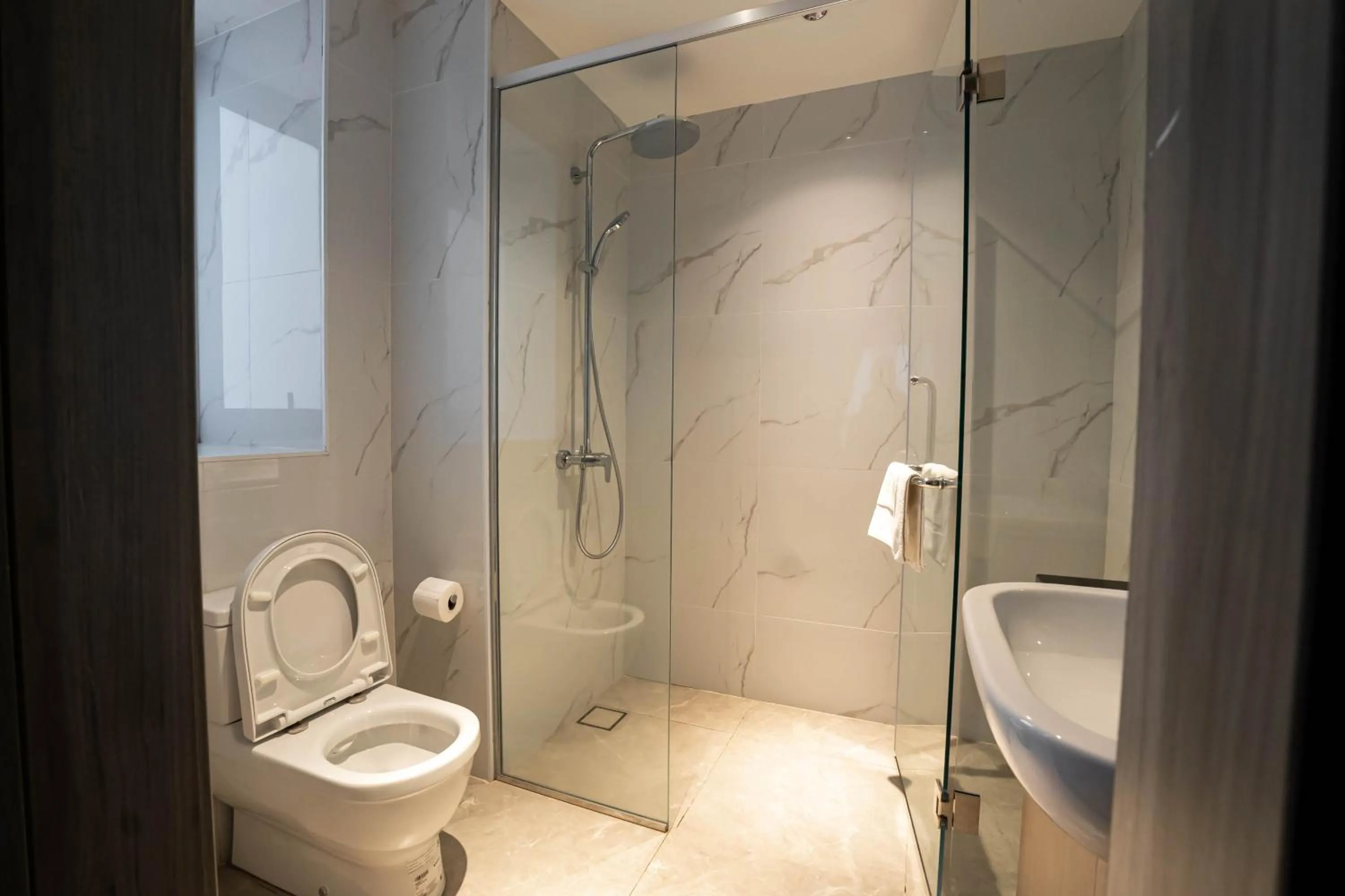 Shower in Agile BB-TRX by ASTRA