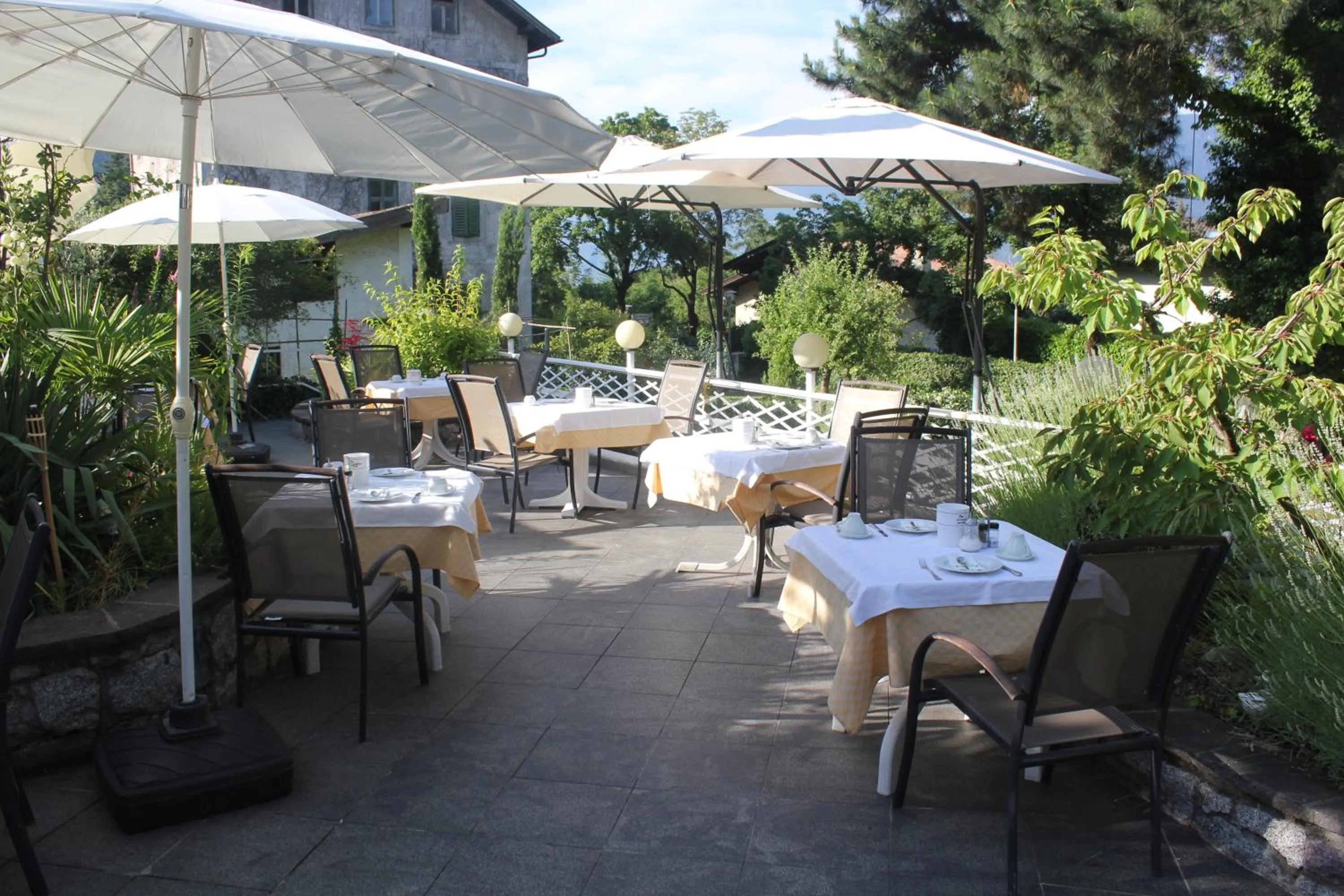 Restaurant/places to eat in Hotel Annabell