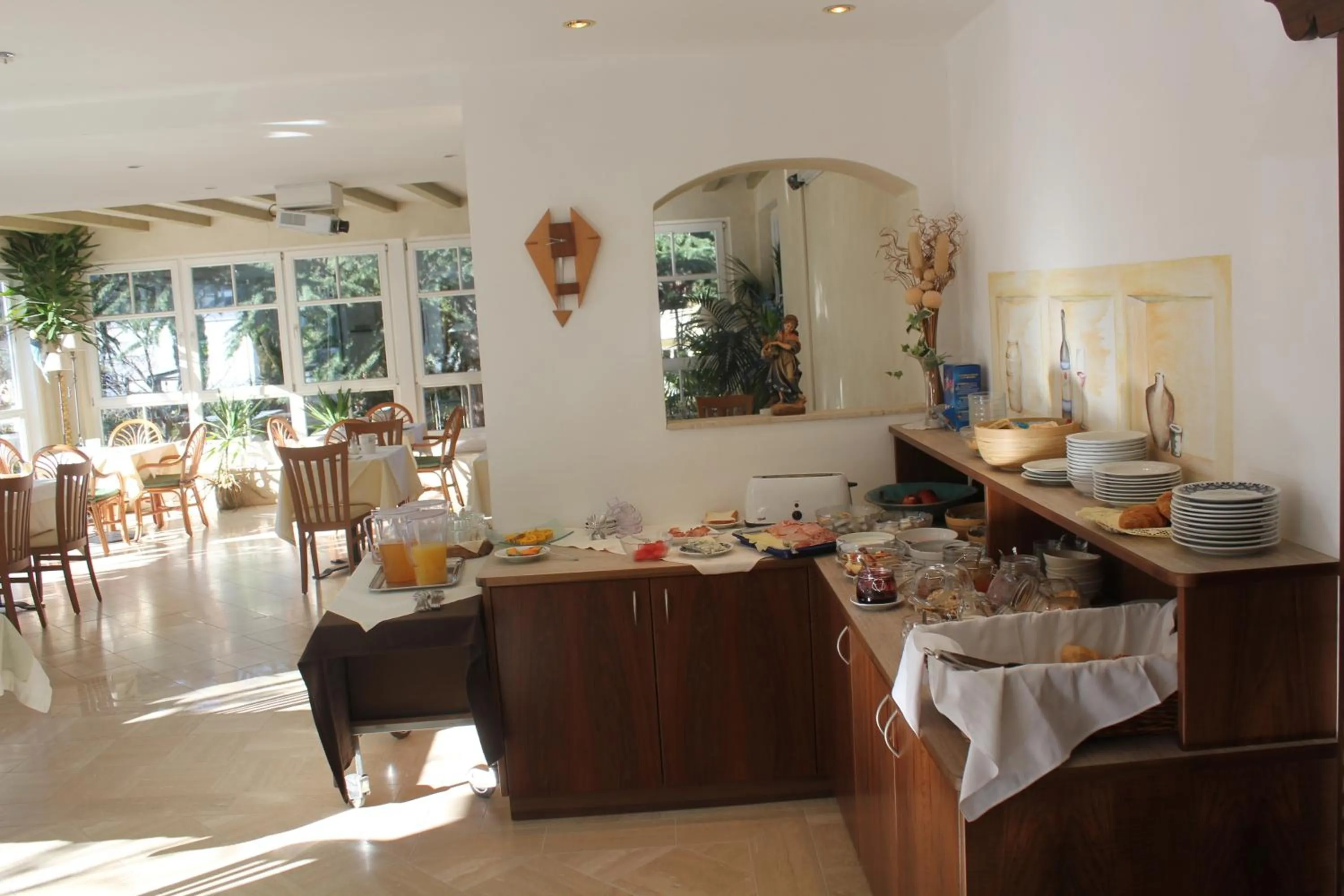 Restaurant/places to eat in Hotel Annabell