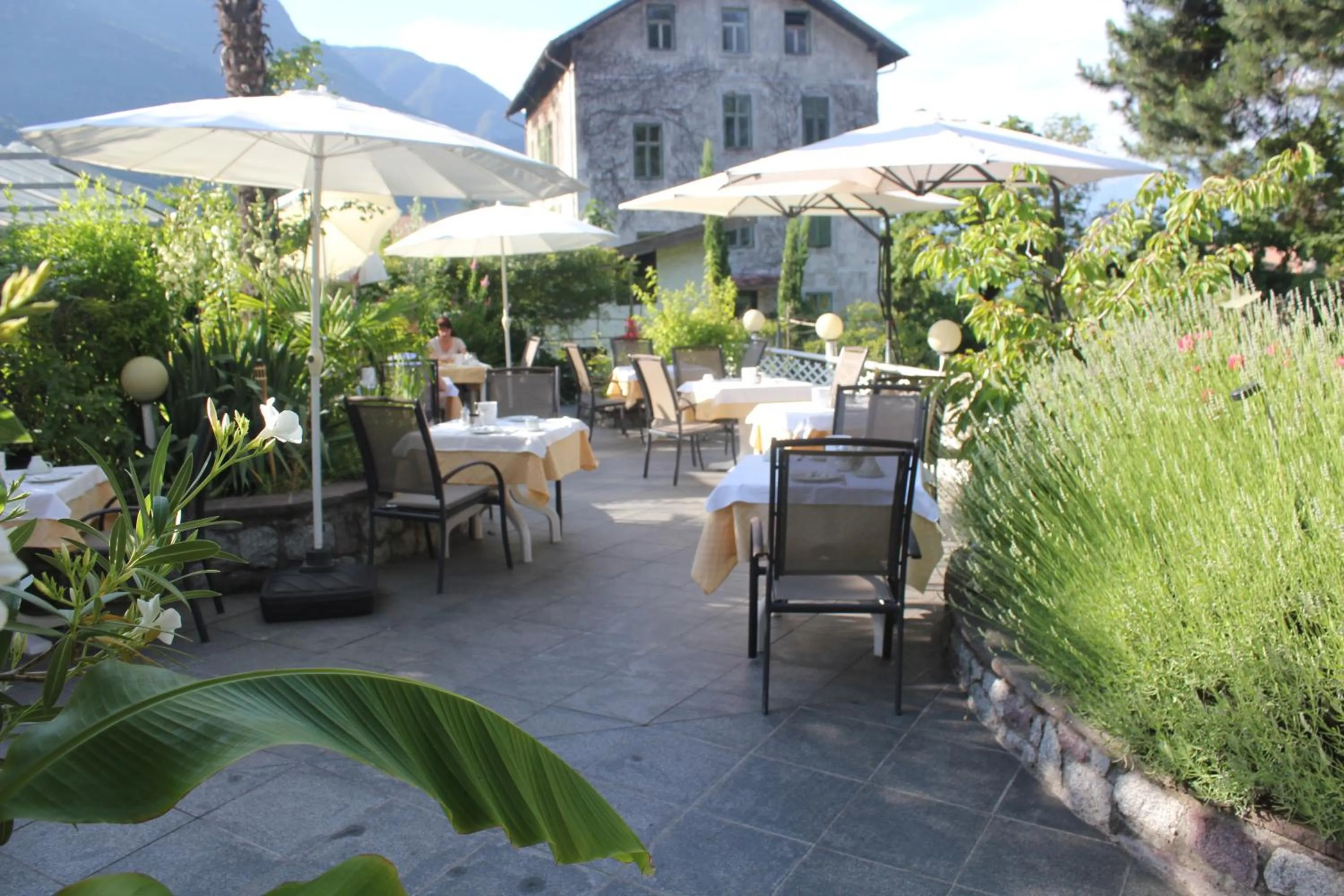 Restaurant/places to eat in Hotel Annabell