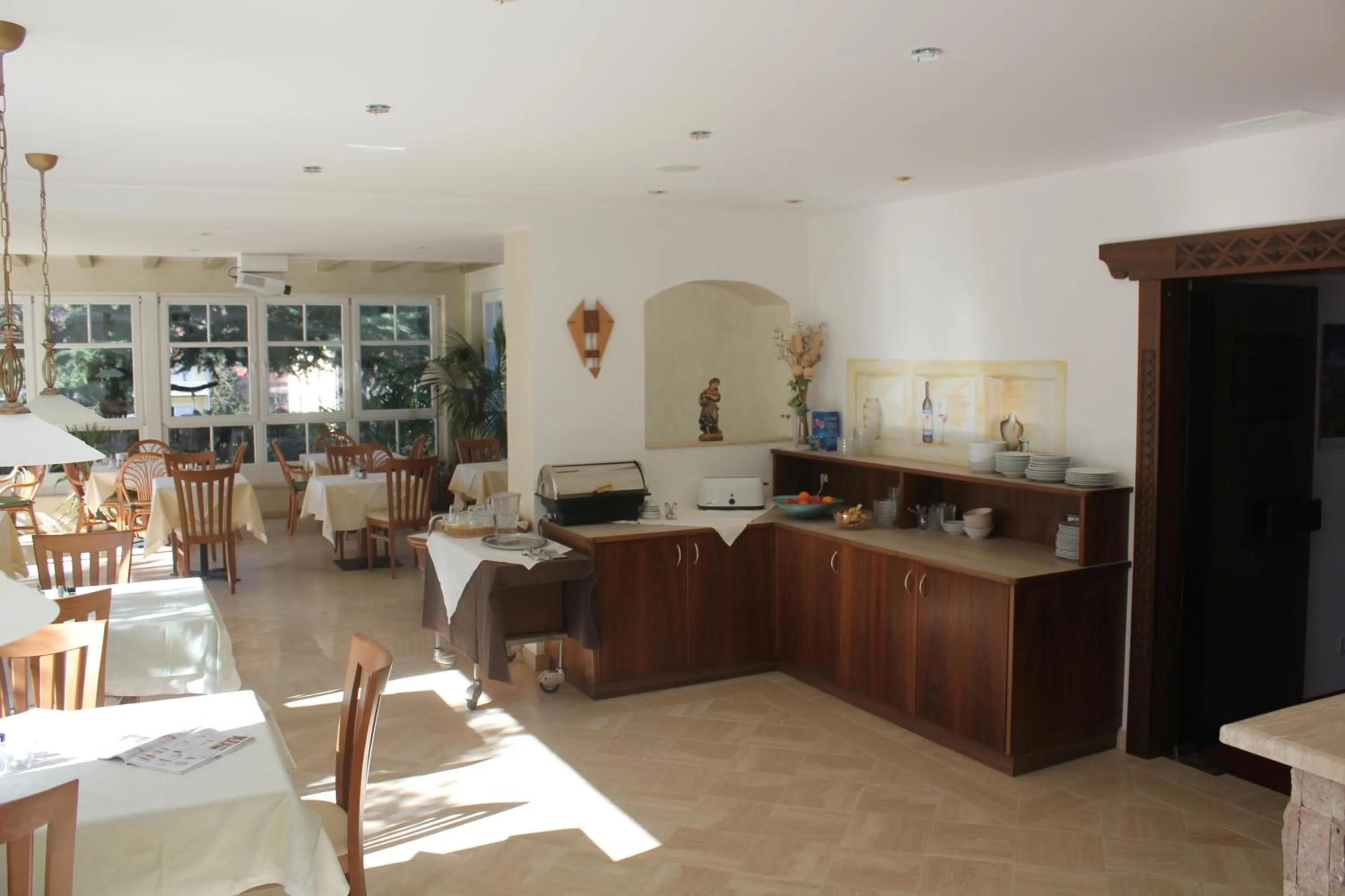 Restaurant/places to eat in Hotel Annabell