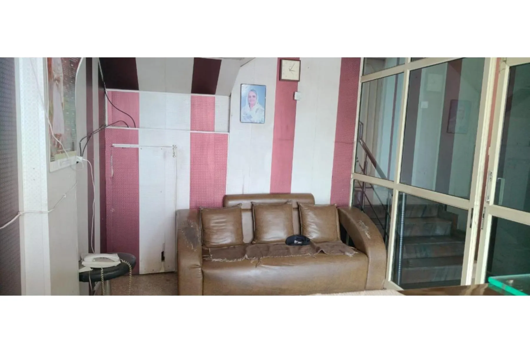 Living room in Hotel Sparsh Ganga