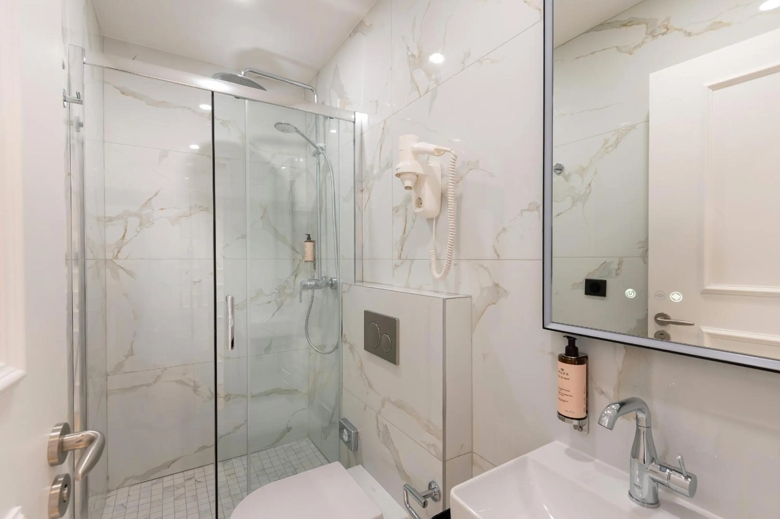 Les Suites Tour Eiffel