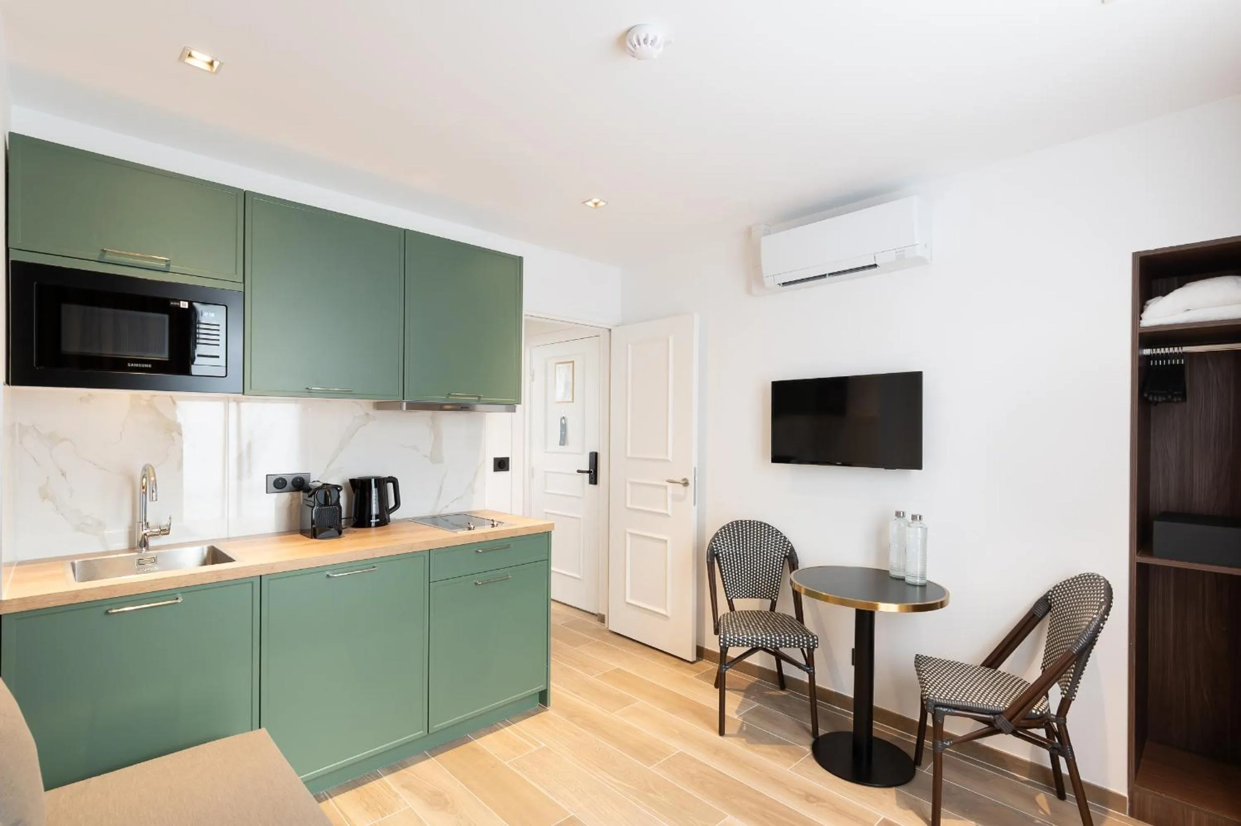 Les Suites Tour Eiffel