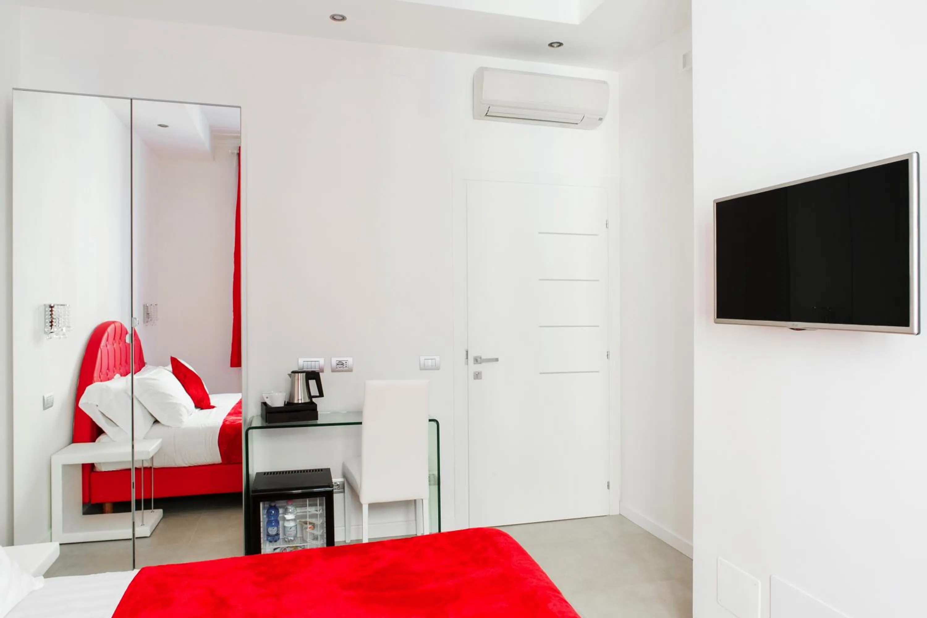 TV and multimedia, Bed in Vatican Grand Suite