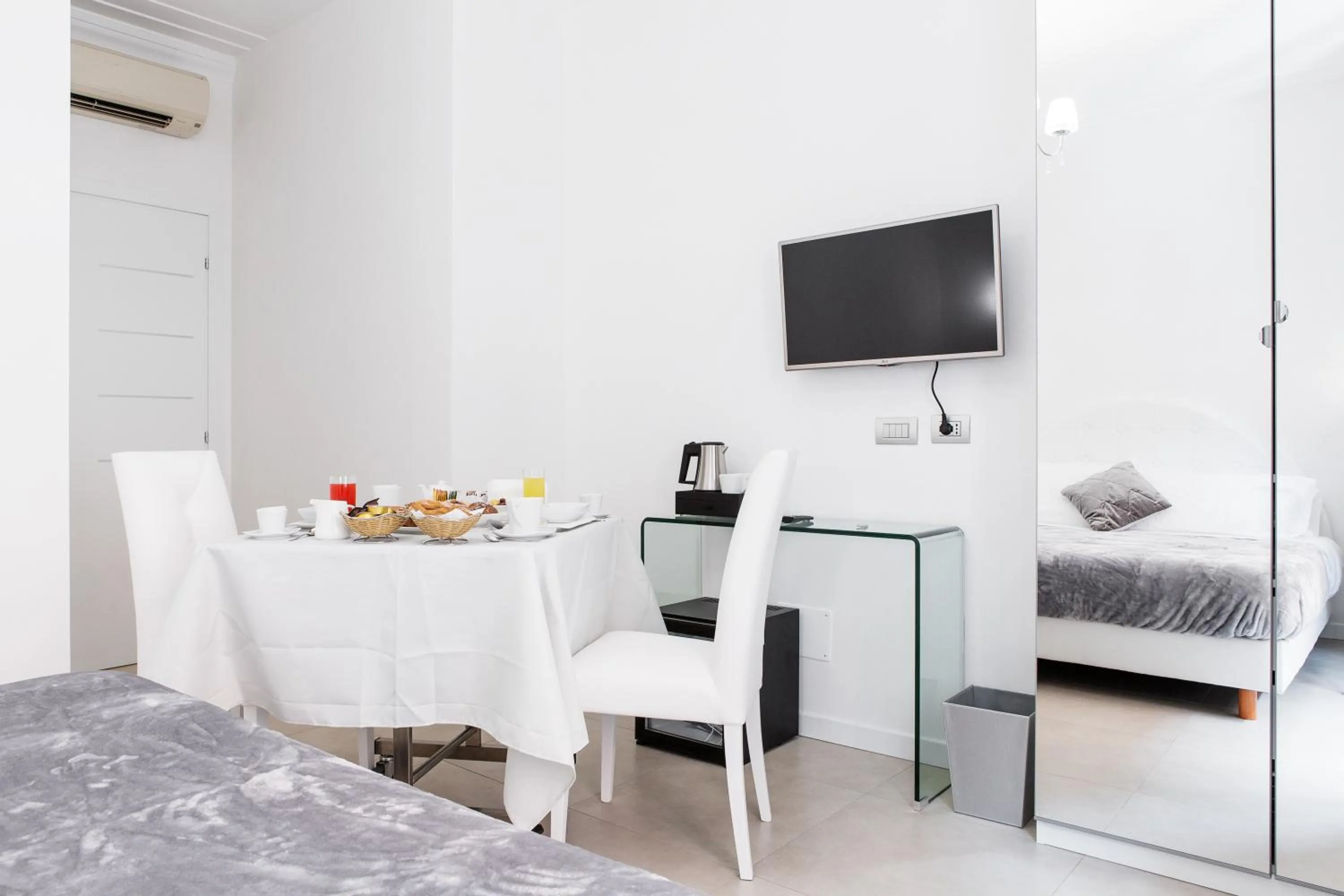 TV and multimedia, Bed in Vatican Grand Suite