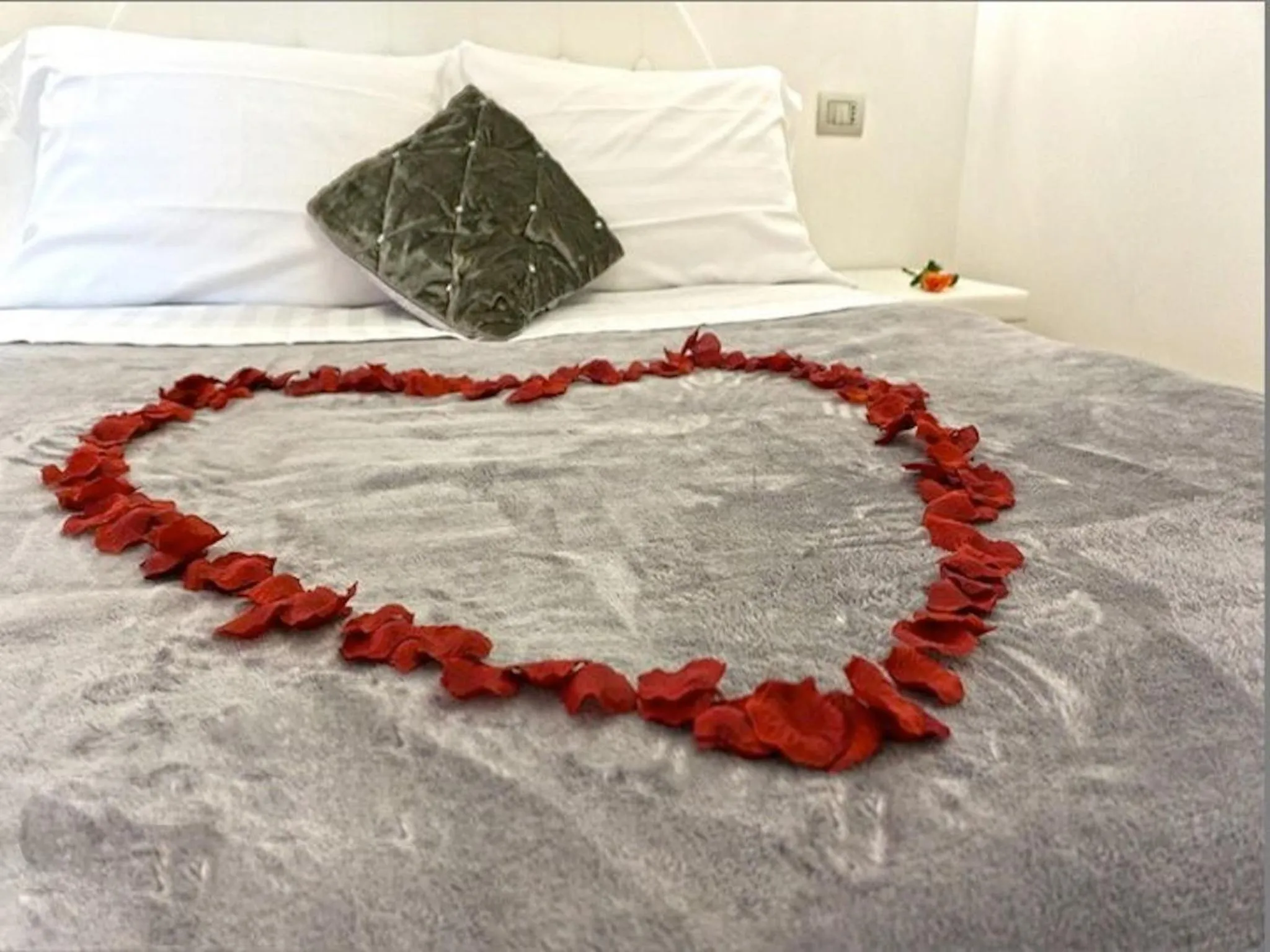 Decorative detail, Bed in Vatican Grand Suite