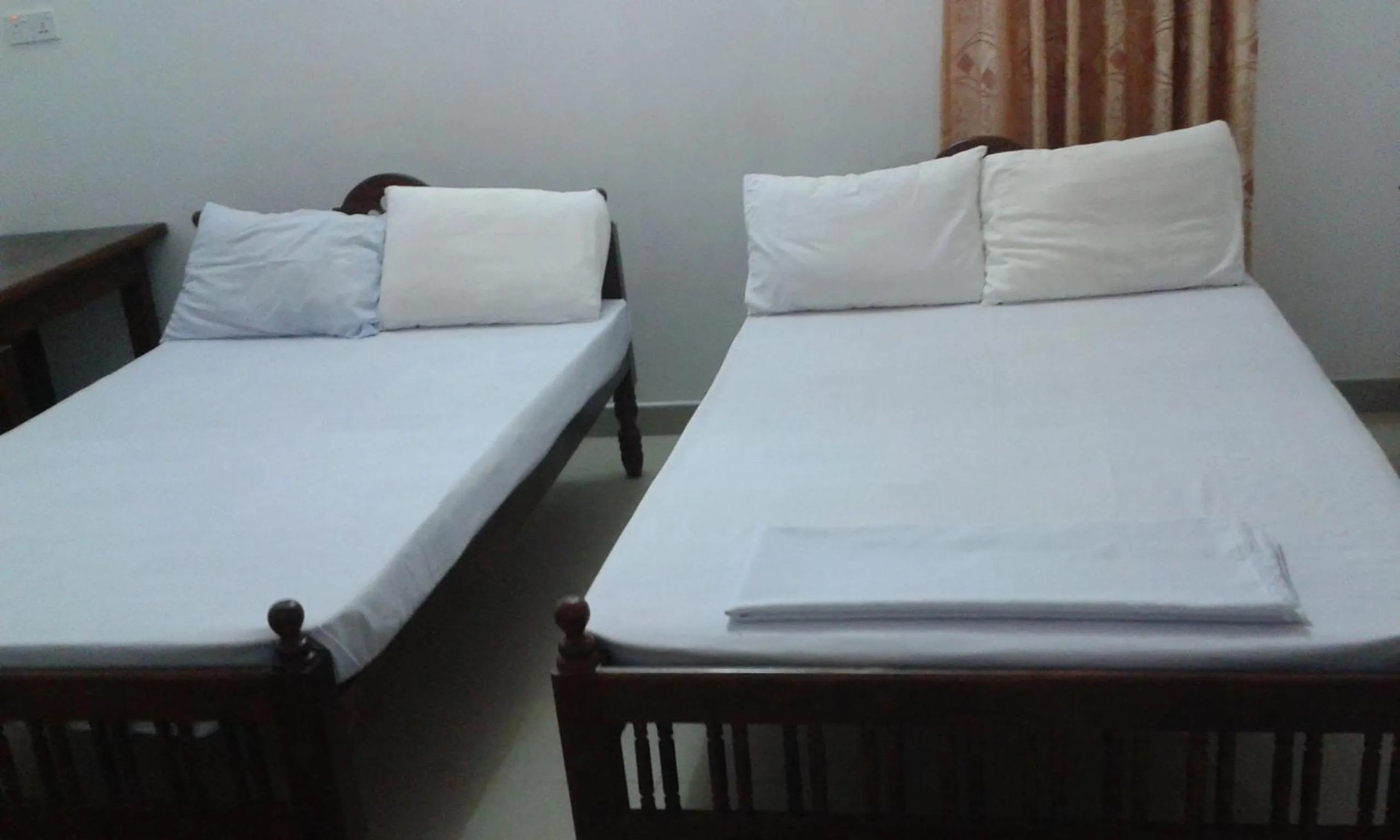 Bed in Sea Zone Hotel Nilaveli