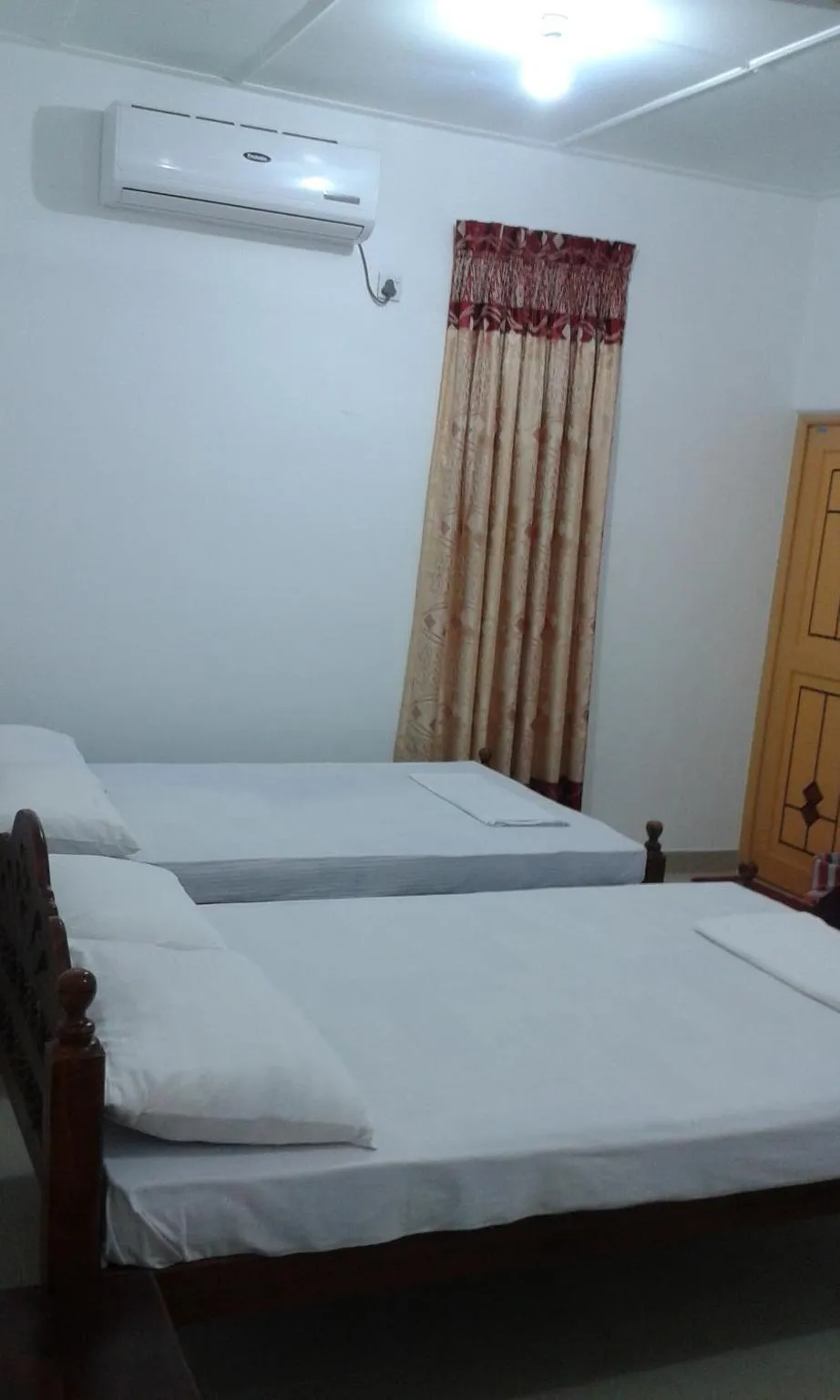 Bed in Sea Zone Hotel Nilaveli