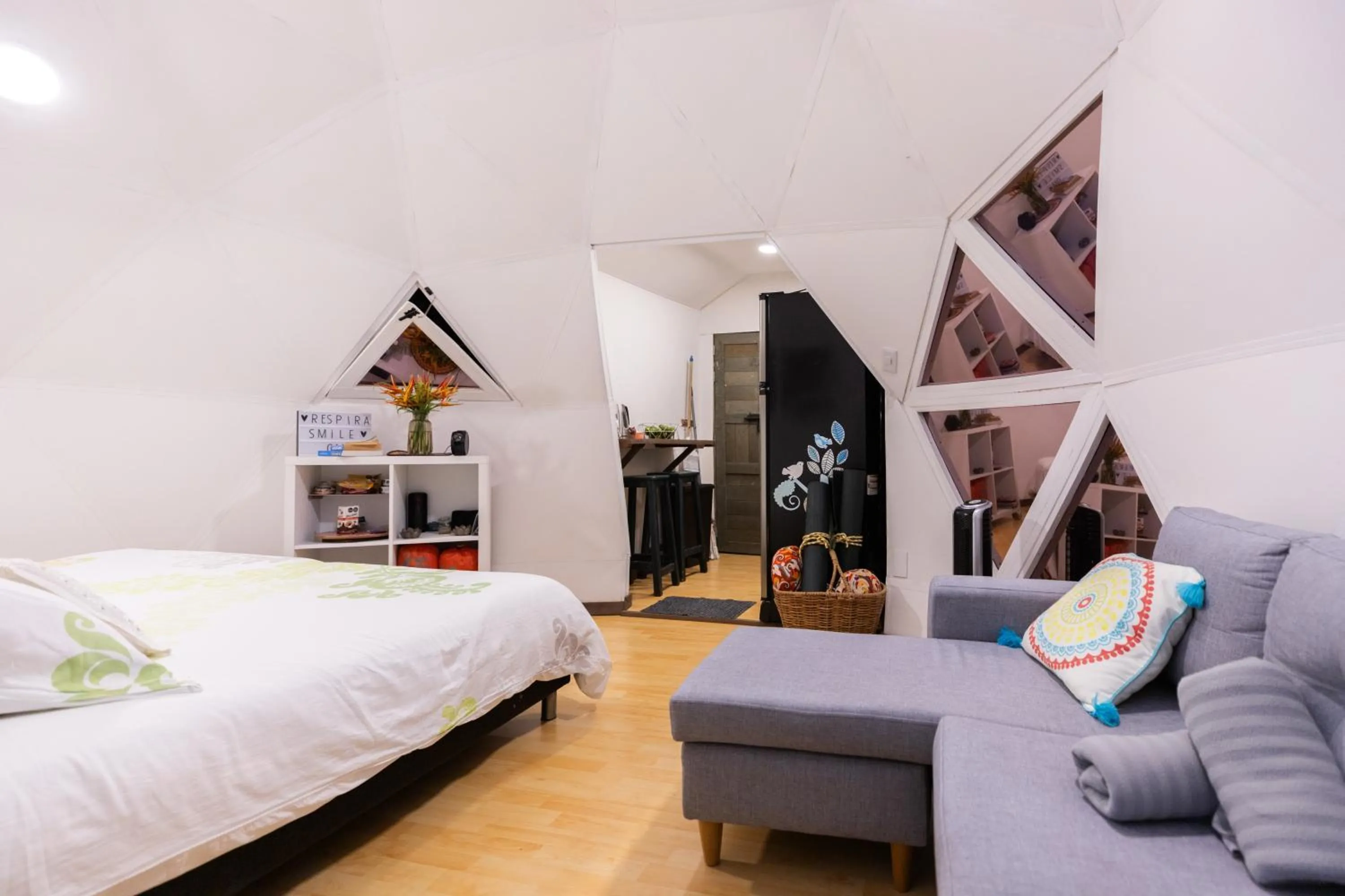 Communal lounge/ TV room, Bed in Roots Eco House