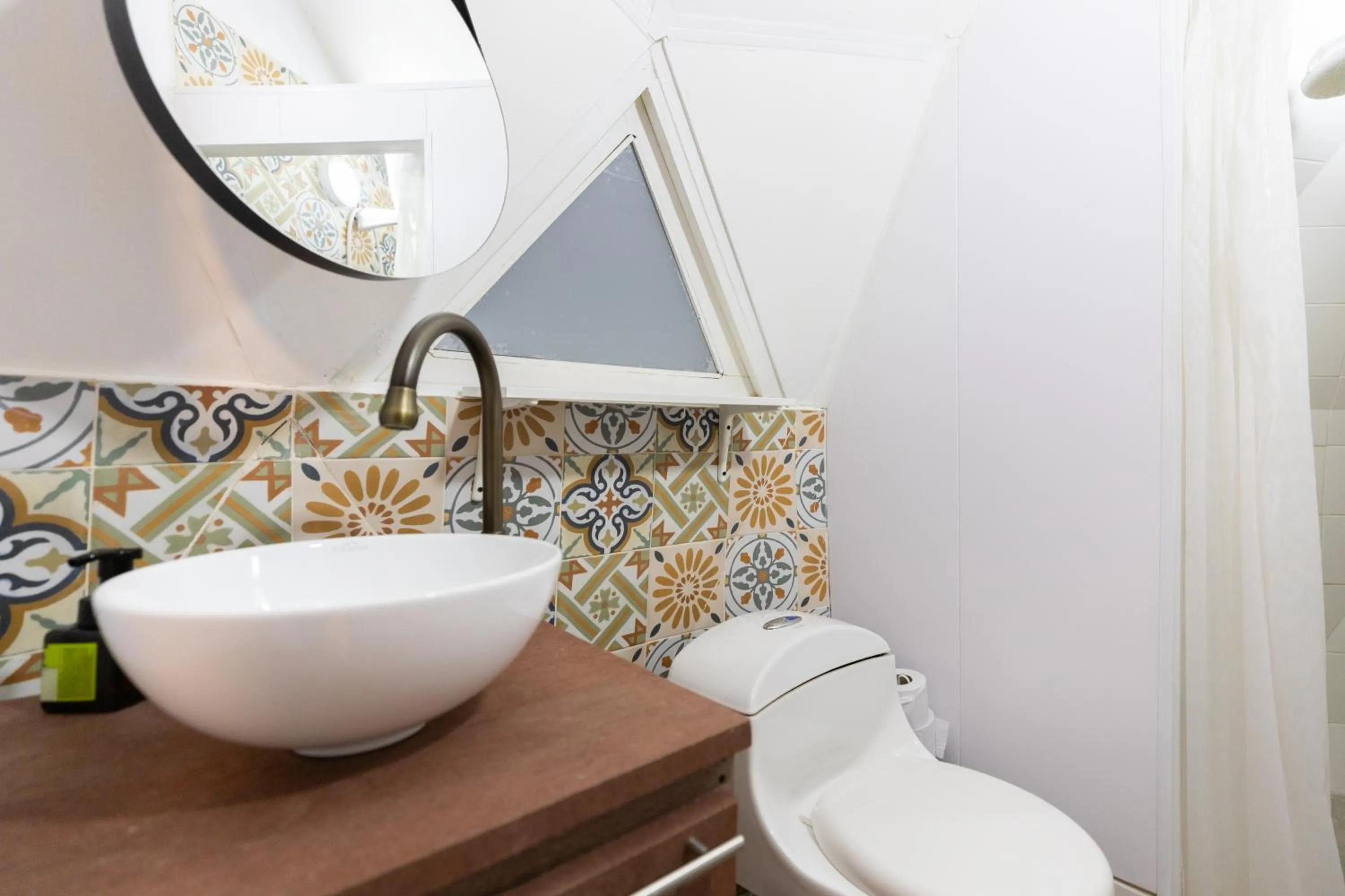 Toilet in Roots Eco House
