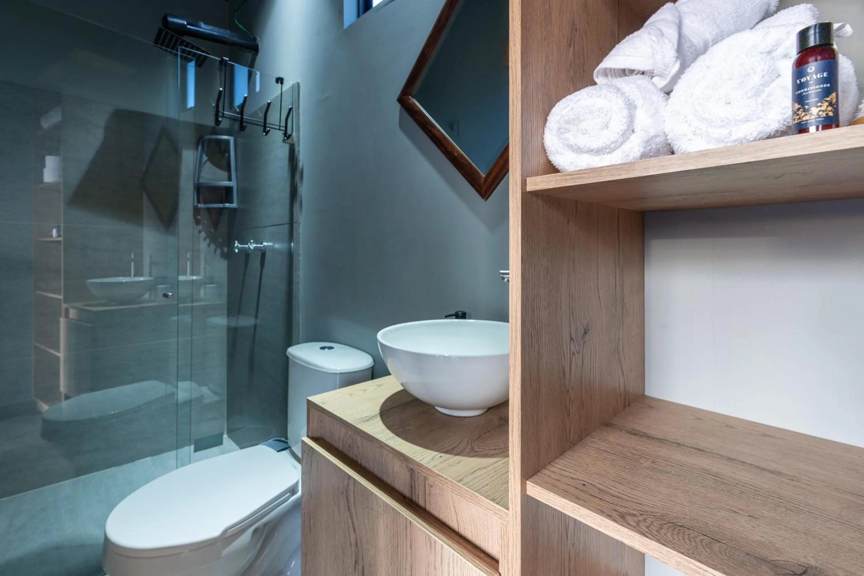 Shower in Roots Eco House