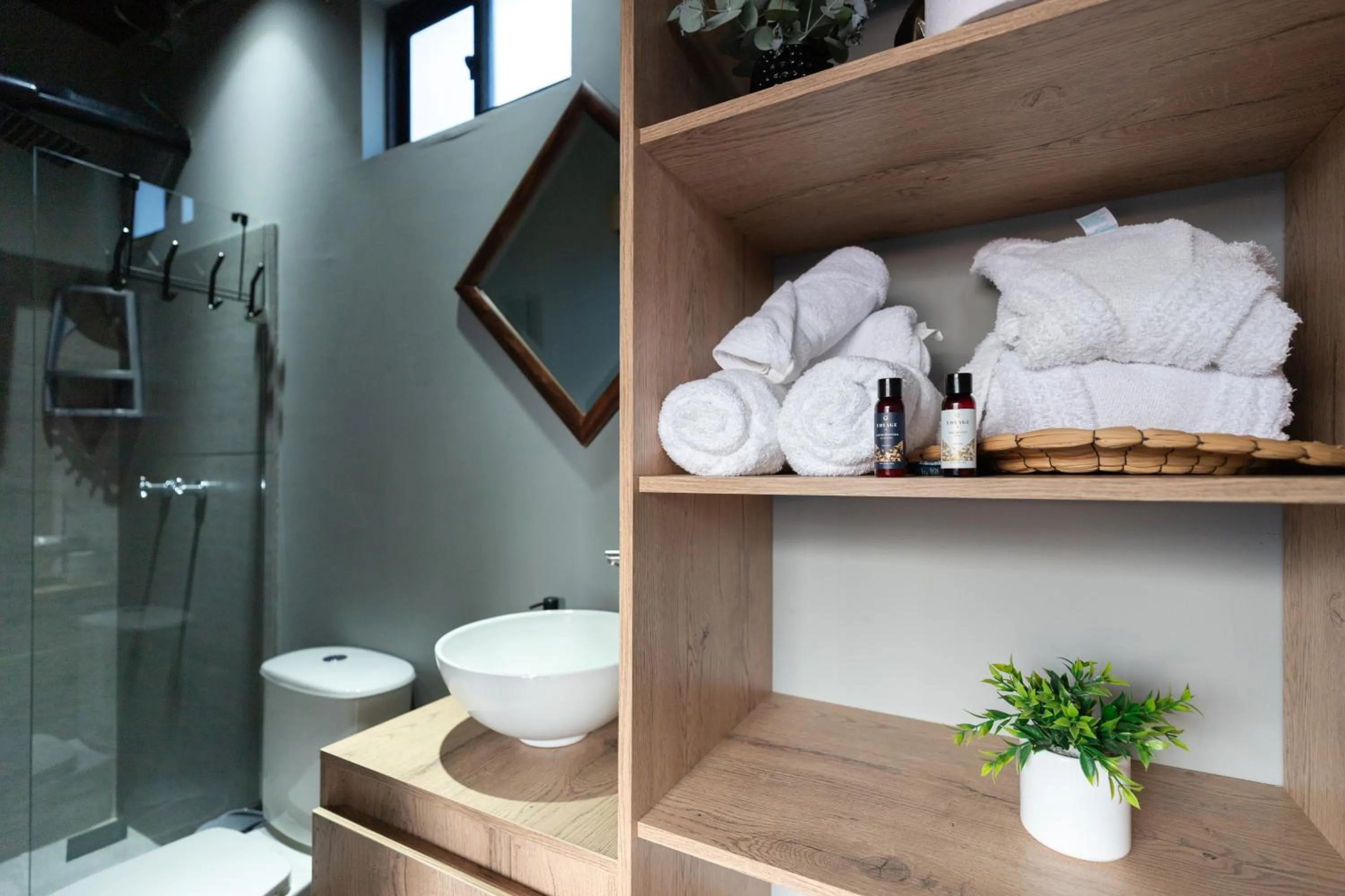 Shower in Roots Eco House