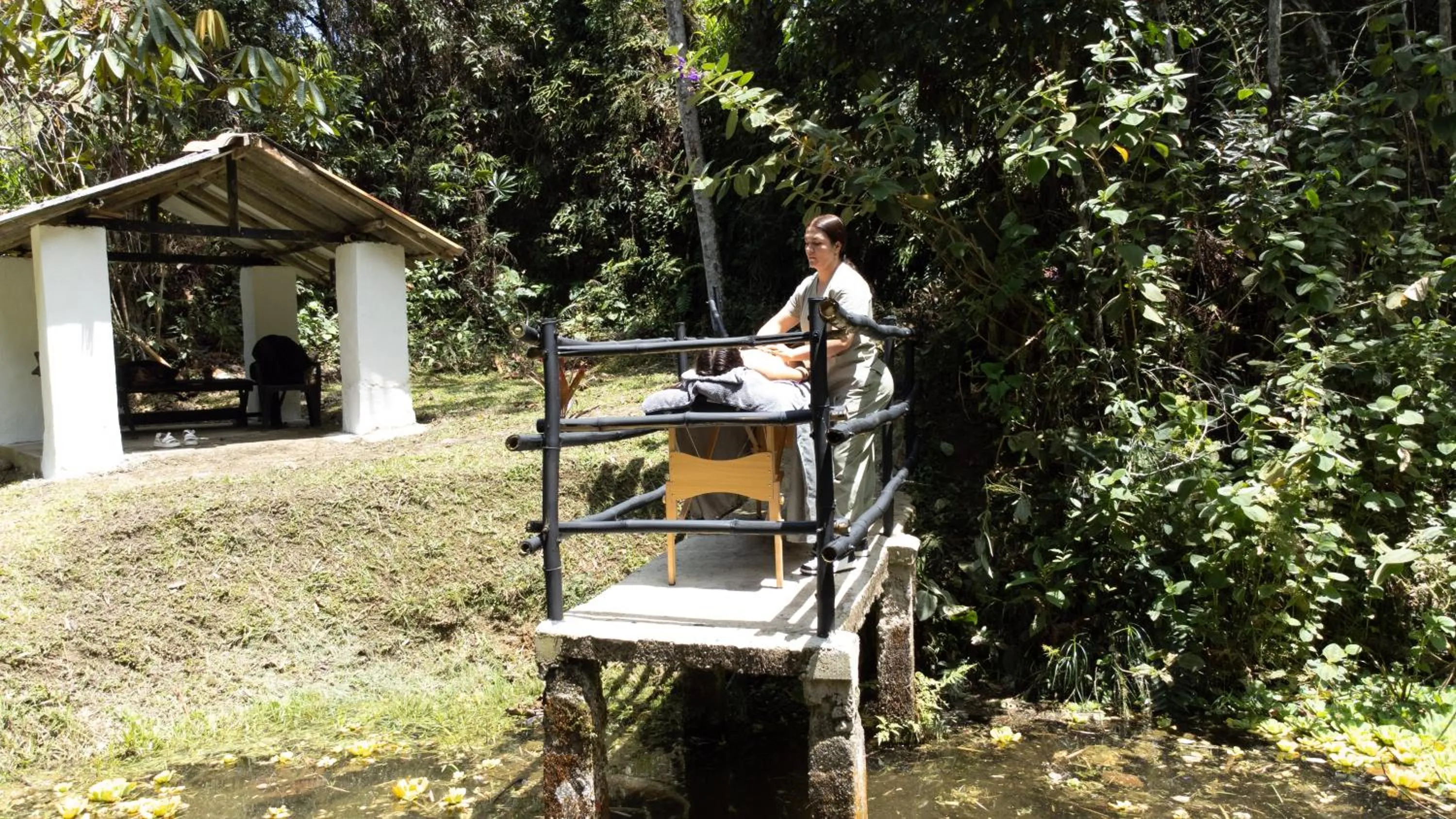 Massage in Roots Eco House
