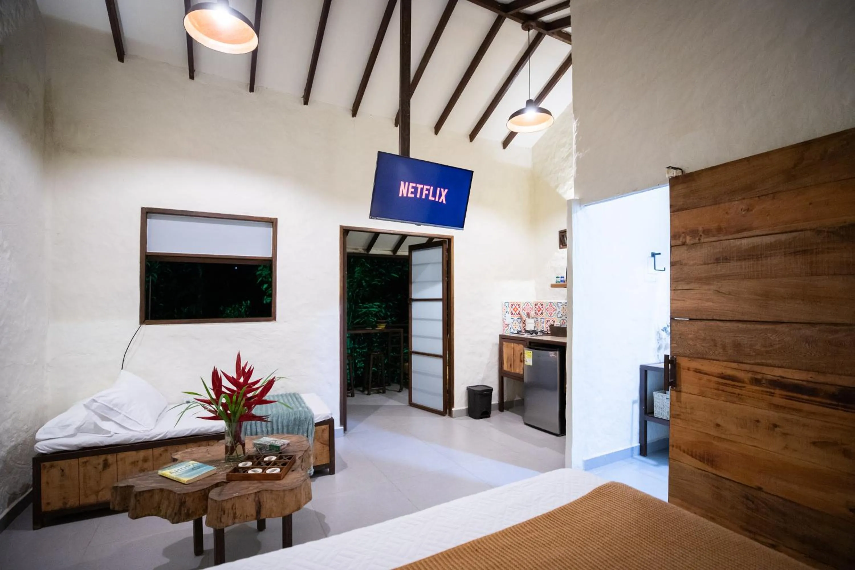 Communal lounge/ TV room, Bed in Roots Eco House