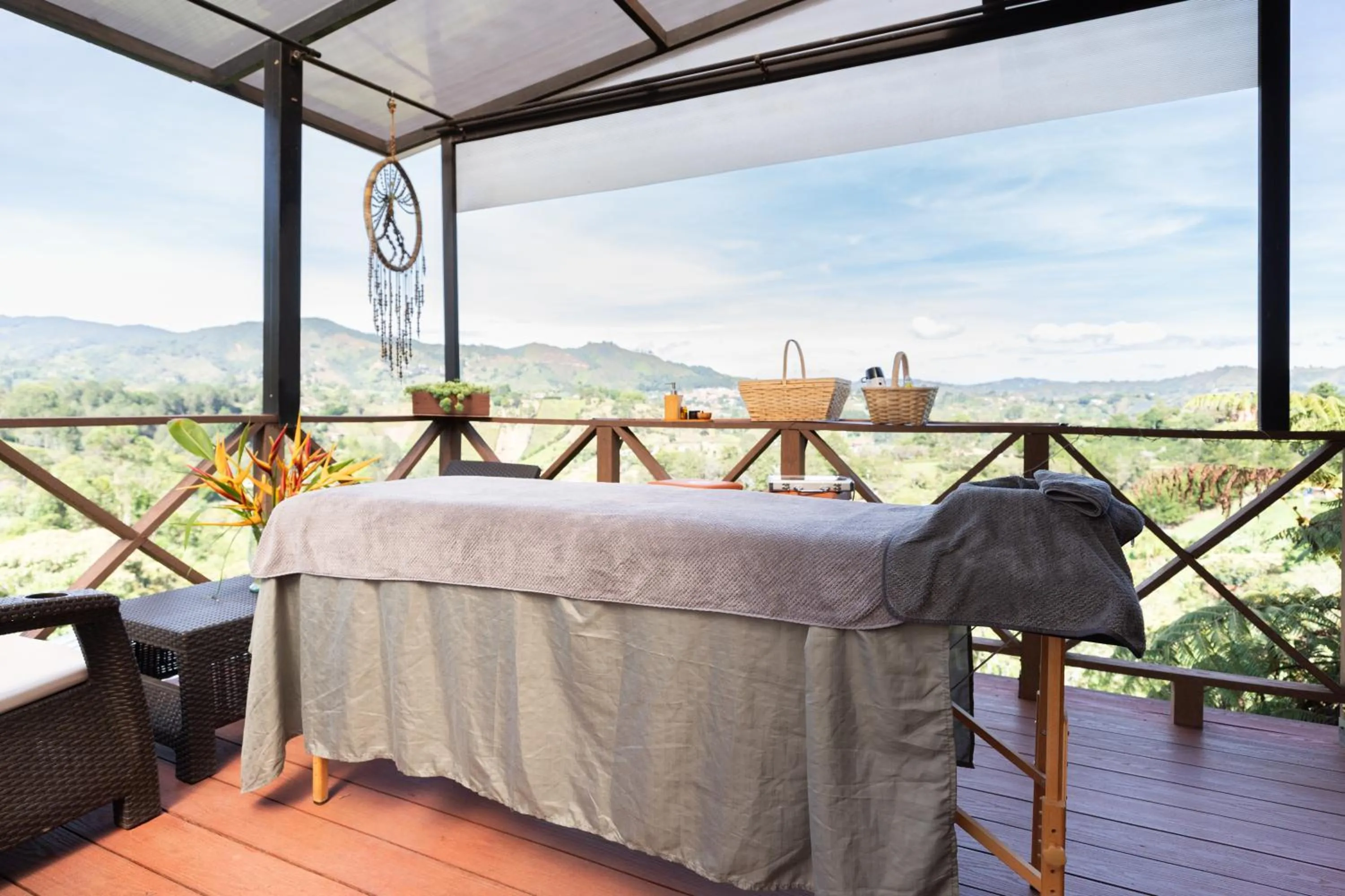 Massage, Bed in Roots Eco House