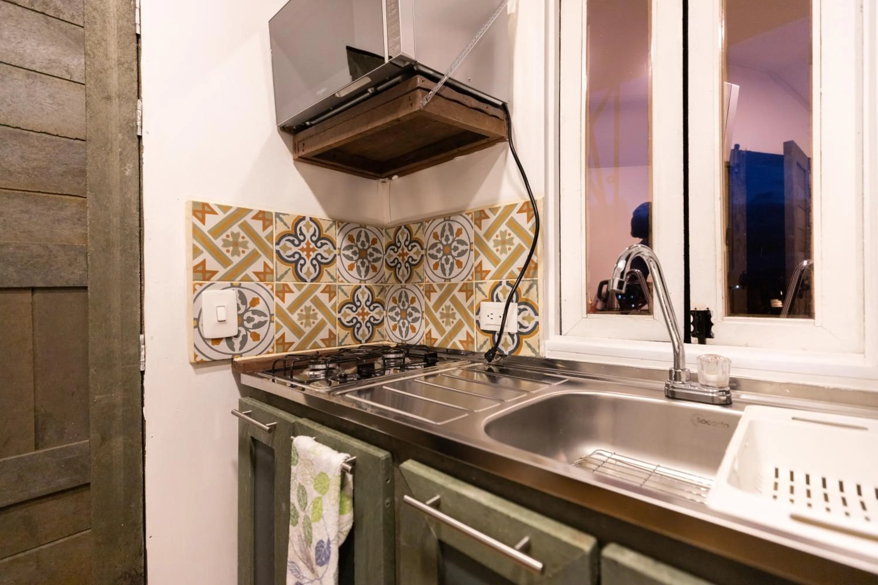 Kitchen or kitchenette in Roots Eco House