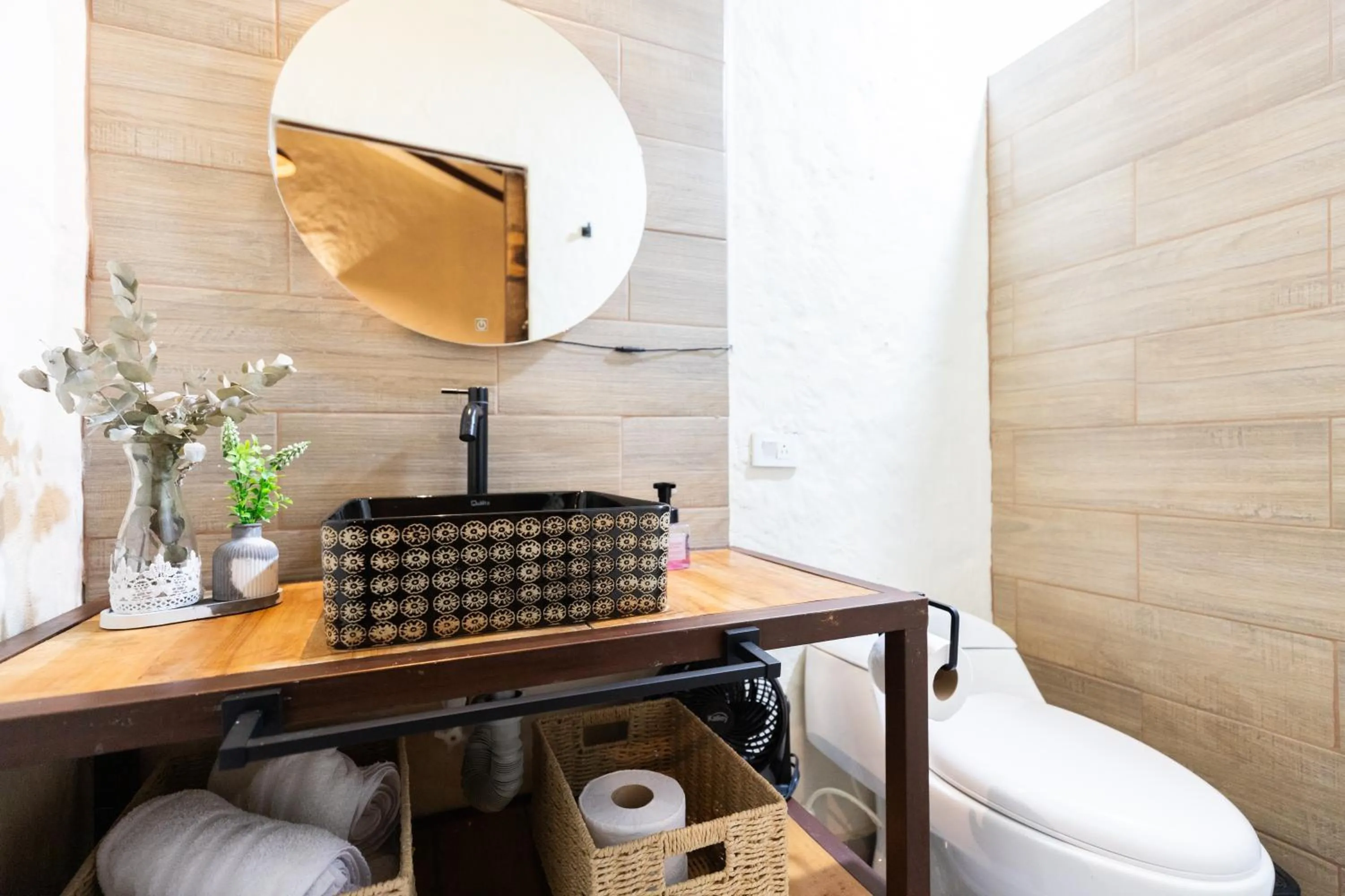 Toilet in Roots Eco House
