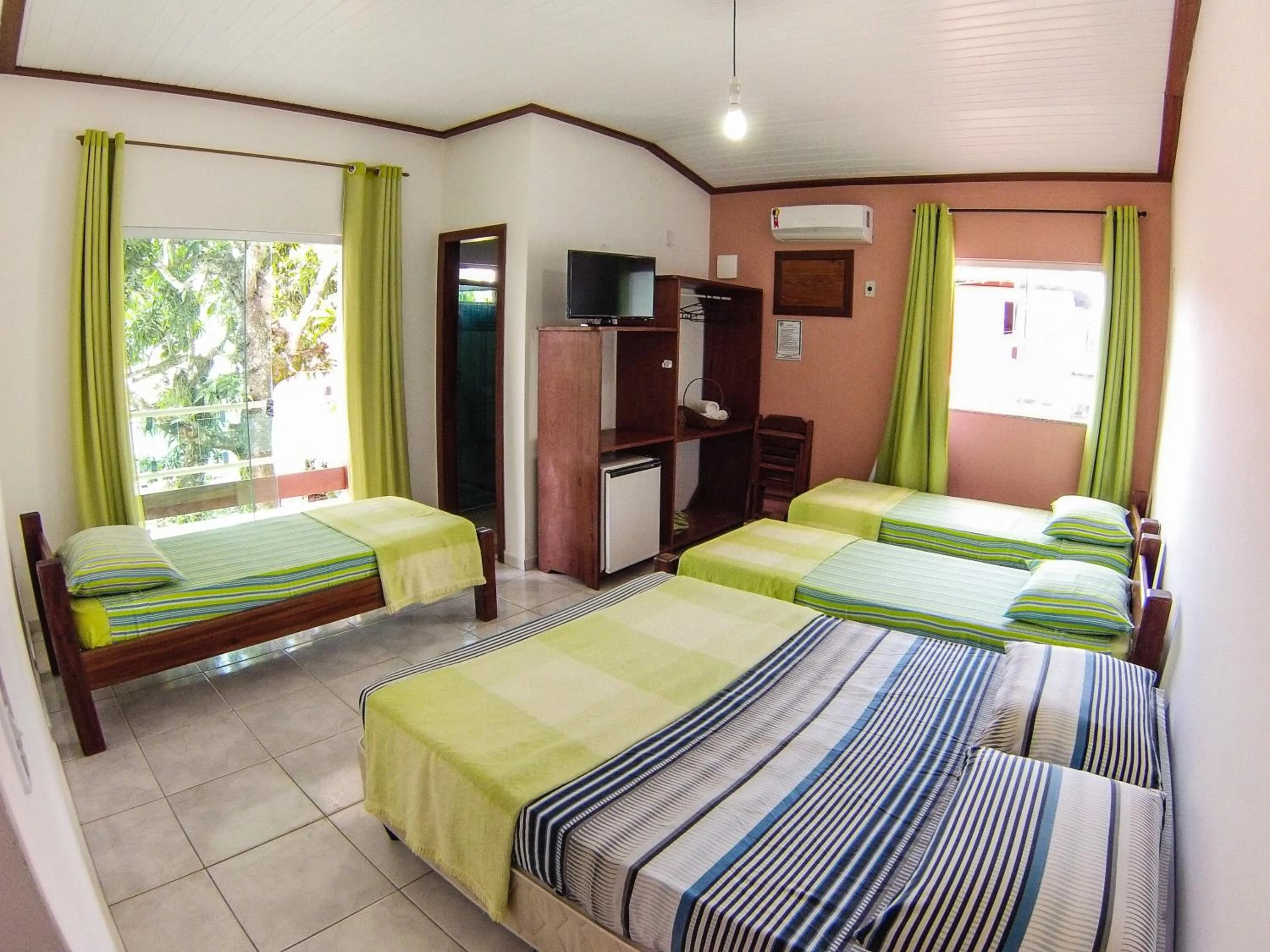 Photo of the whole room, Bed in Pousada Manga Rosa- Arraial