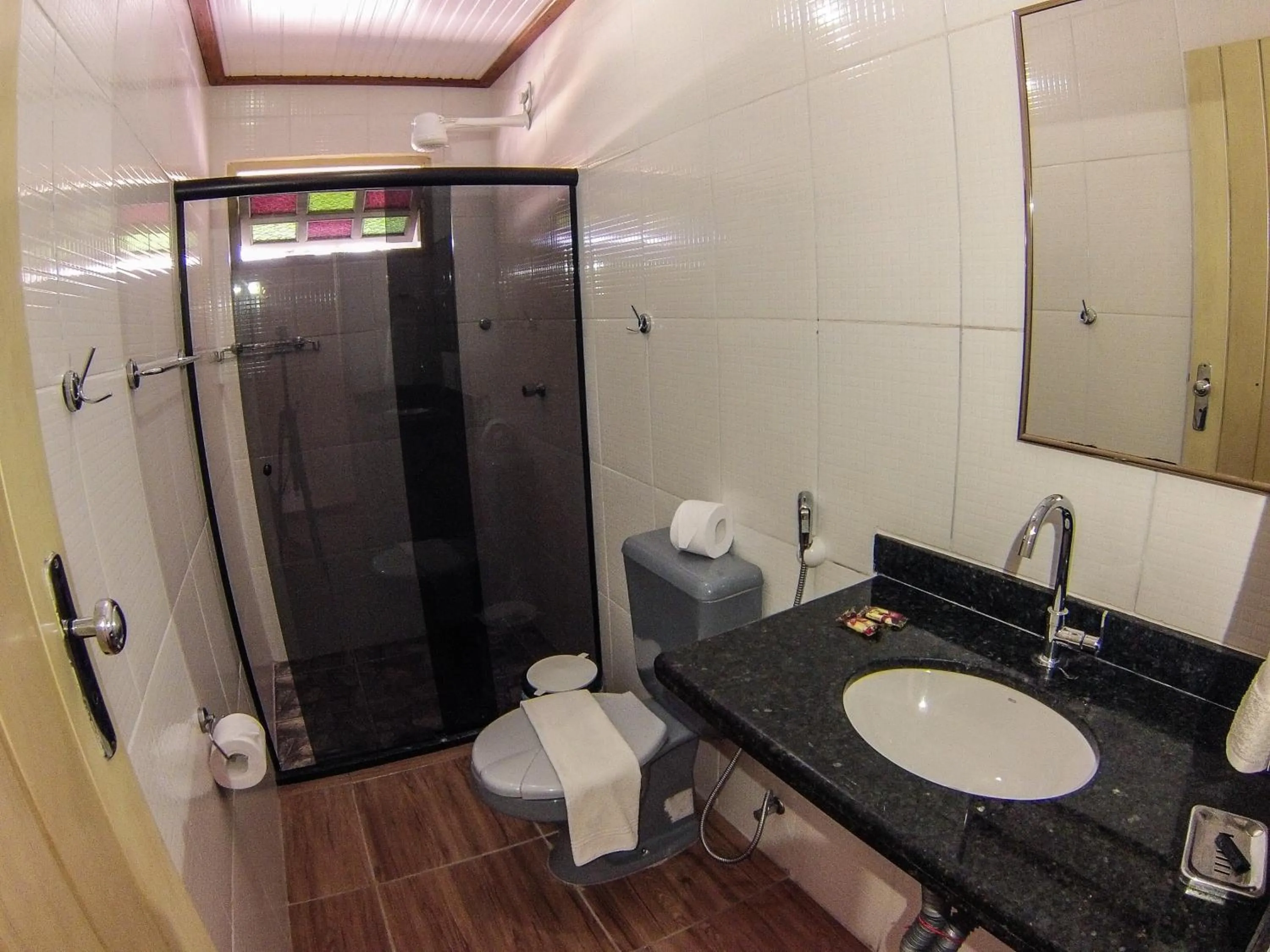 Bathroom in Pousada Manga Rosa- Arraial