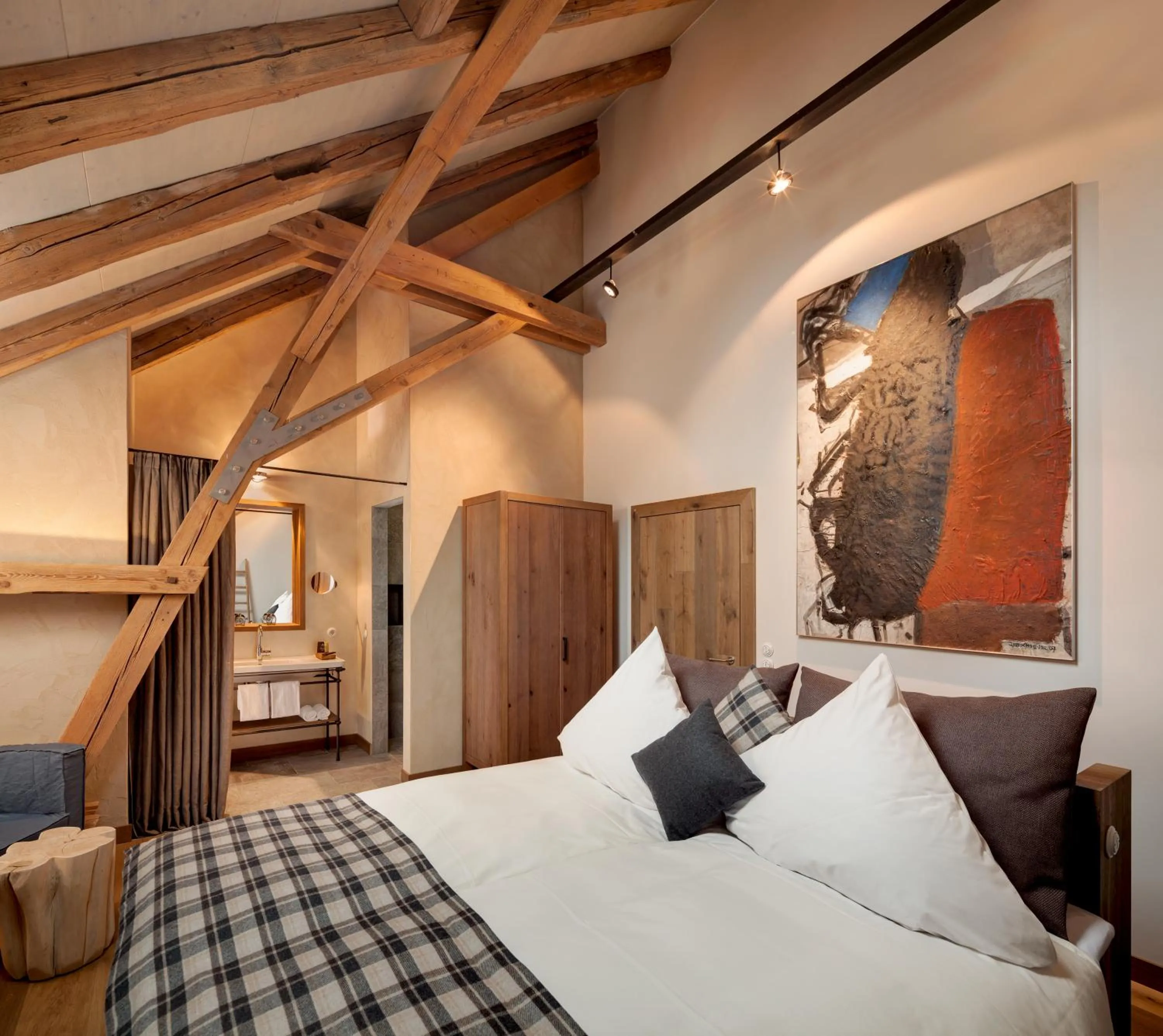 Photo of the whole room, Bed in AlmRefugio