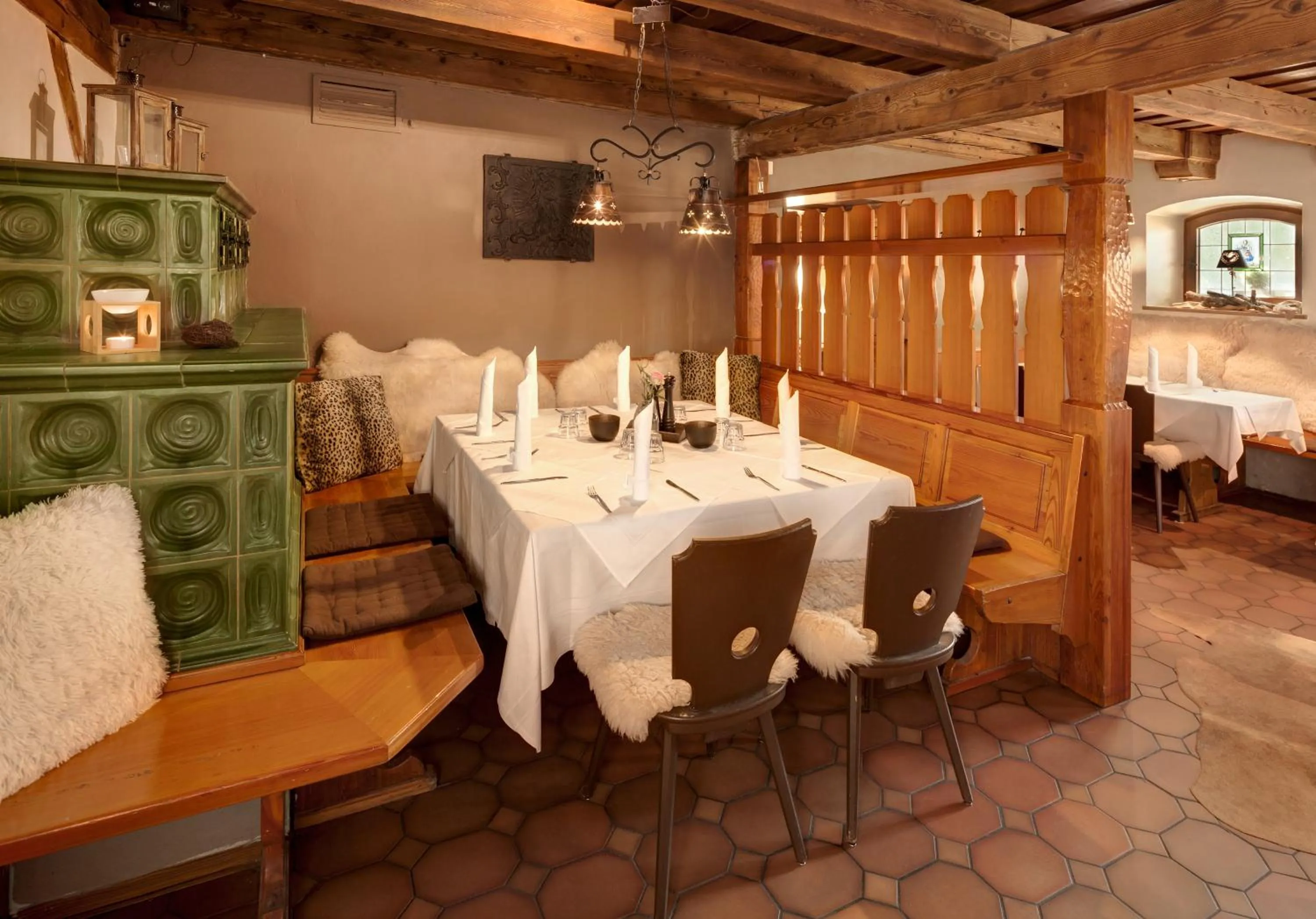 Restaurant/places to eat in AlmRefugio