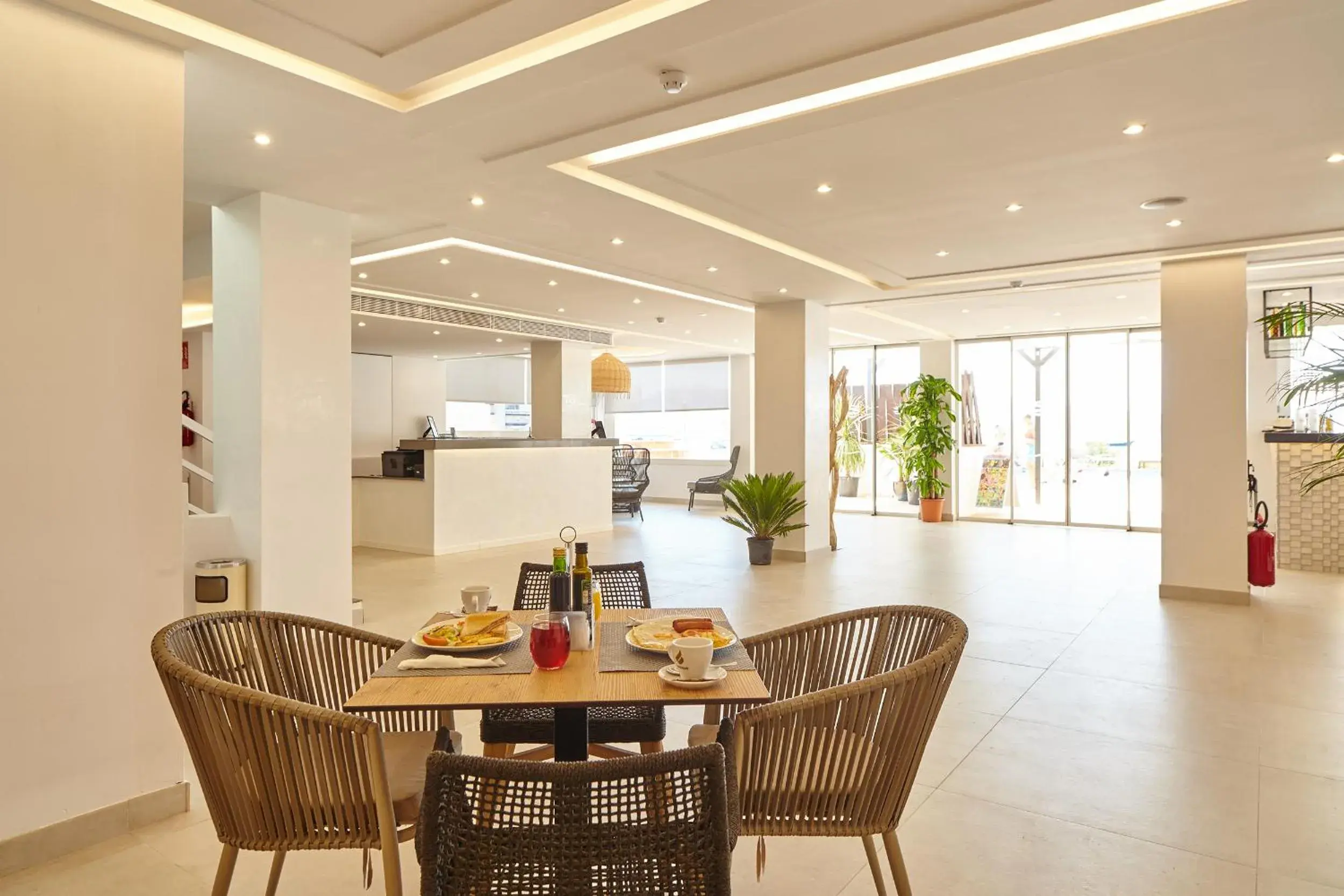 Restaurant/places to eat in Sol Bahía Ibiza Suites Restaurant/places to eat in Sol Bahía Ibiza Suites