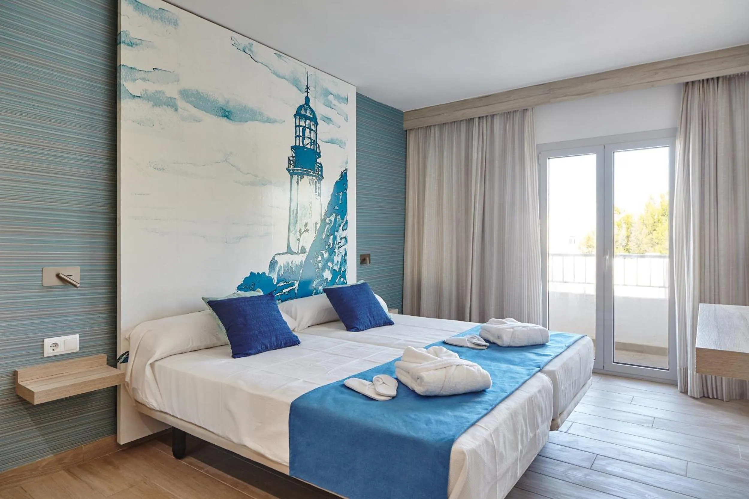 Photo of the whole room, Bed in Sol Bahía Ibiza Suites