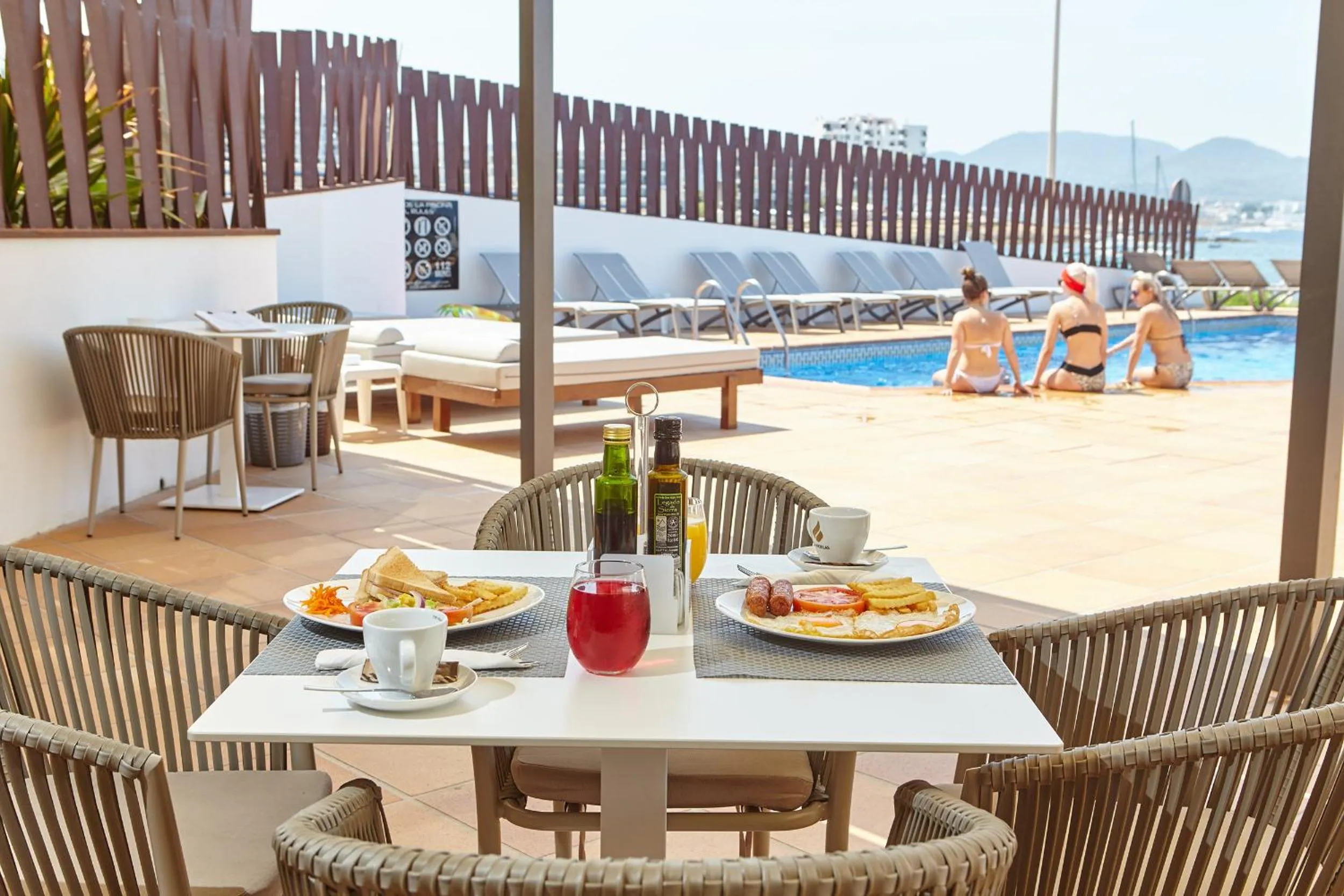 Restaurant/places to eat in Sol Bahía Ibiza Suites