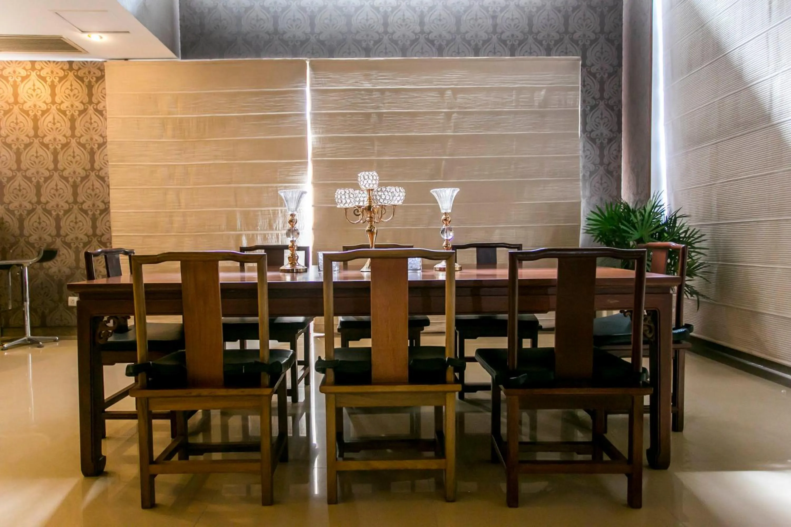 Restaurant/places to eat in Lagos Oriental Hotel