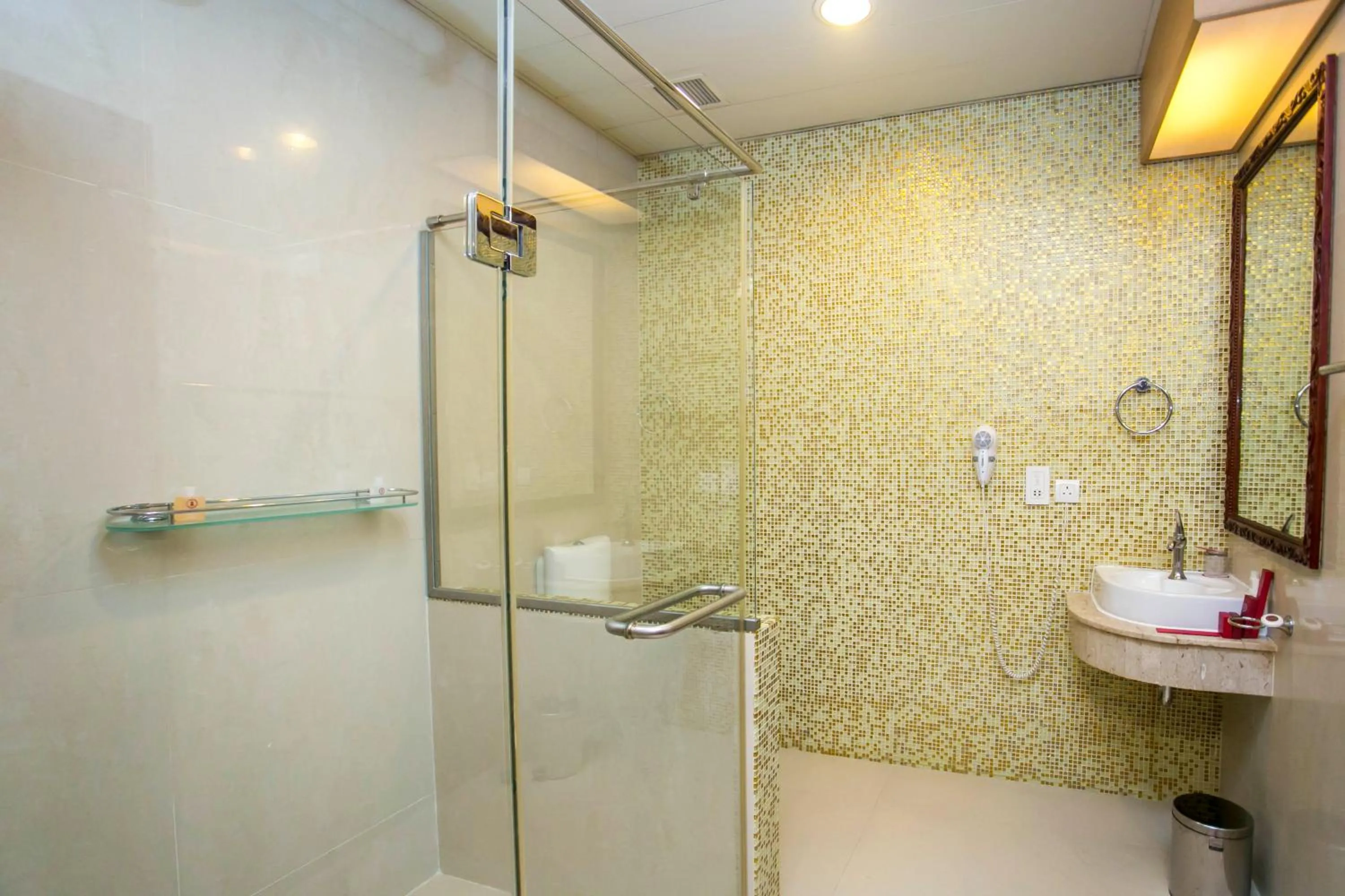 Shower in Lagos Oriental Hotel