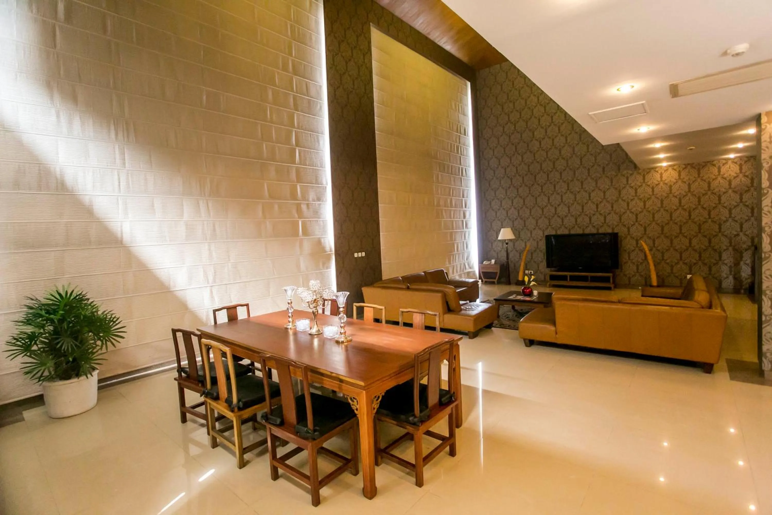 TV and multimedia in Lagos Oriental Hotel