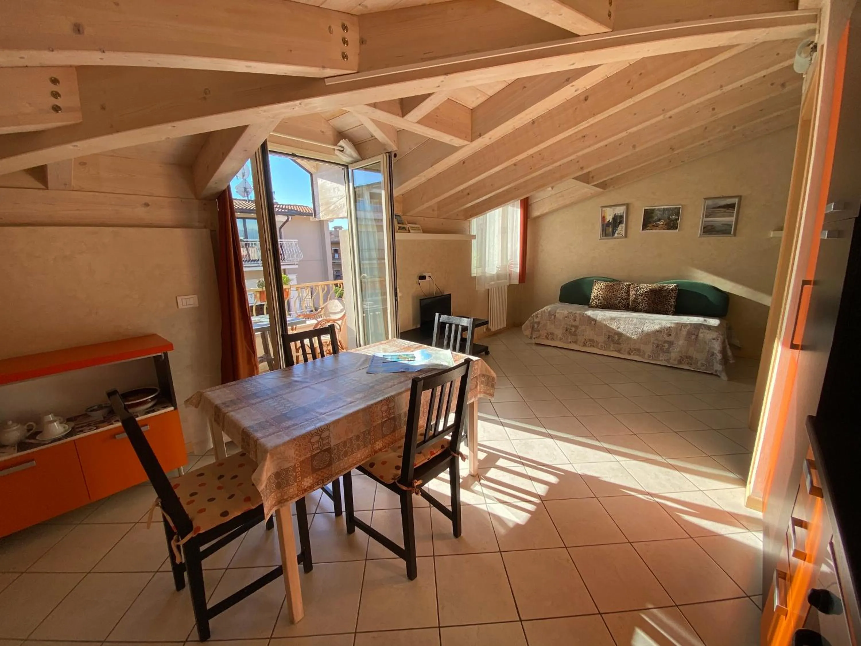 Dining area, Bed in Appartamenti Jamaica
