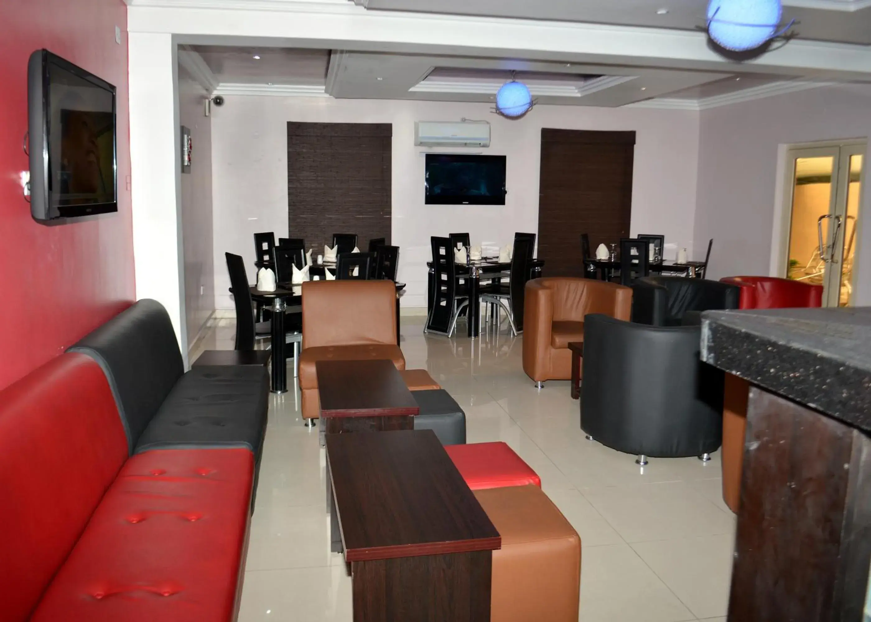 Lounge or bar in De Rigg Place - Alaka Estate, Surulere Lounge or bar in De Rigg Place - Alaka Estate, Surulere