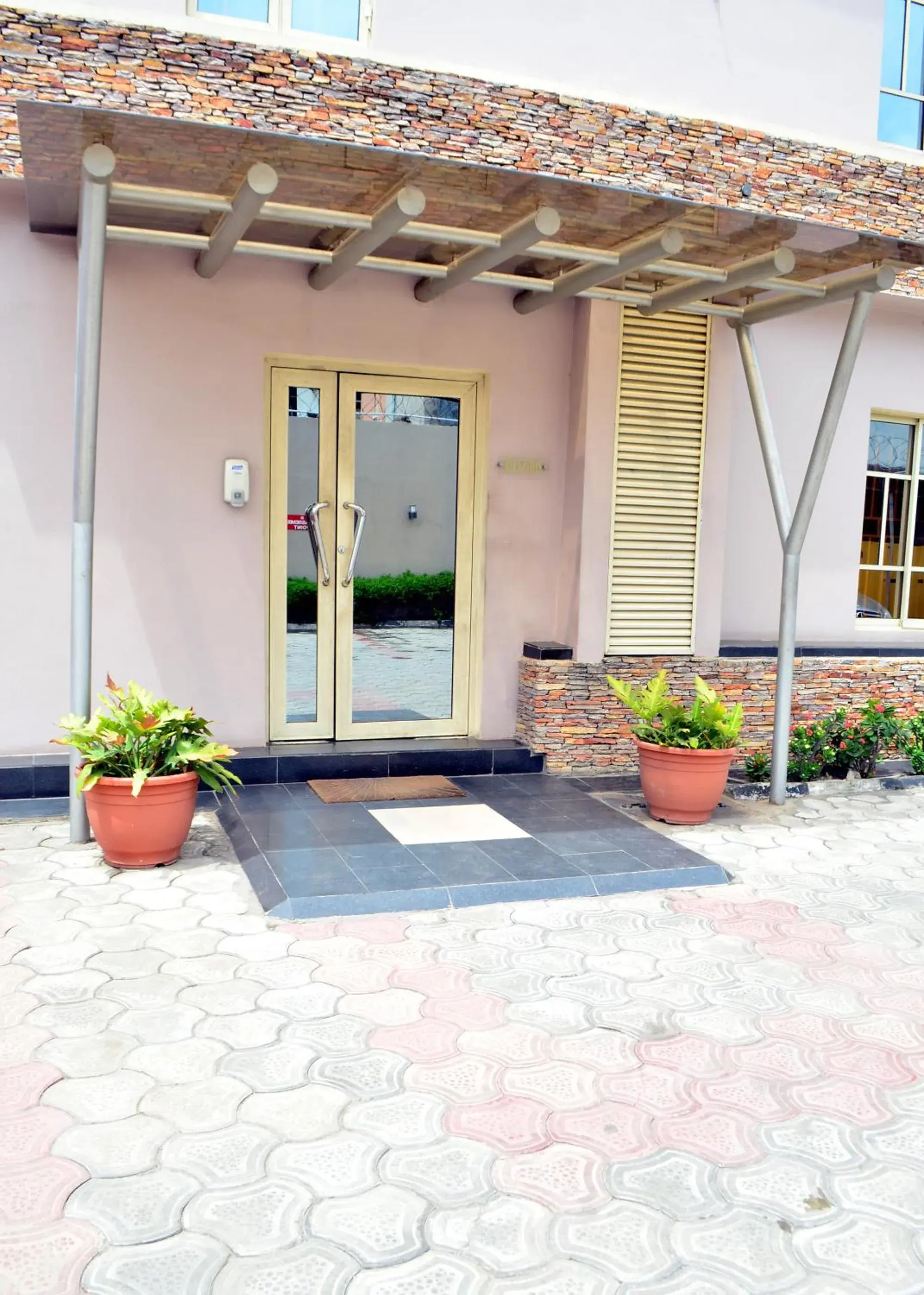 Property building in De Rigg Place - Alaka Estate, Surulere Property building in De Rigg Place - Alaka Estate, Surulere