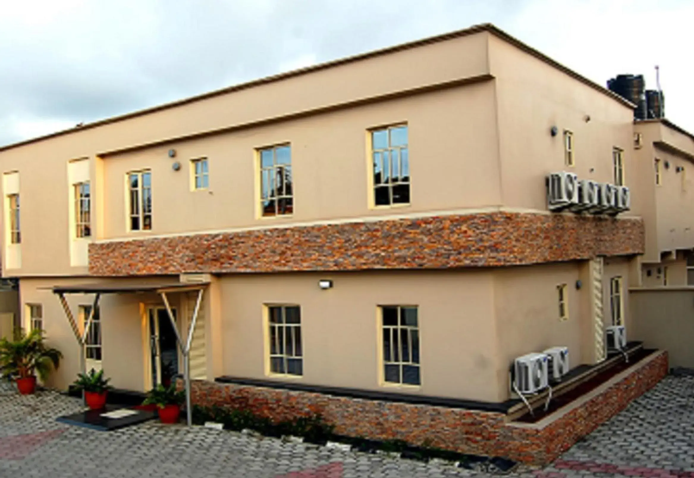 Property building in De Rigg Place - Alaka Estate, Surulere Property building in De Rigg Place - Alaka Estate, Surulere