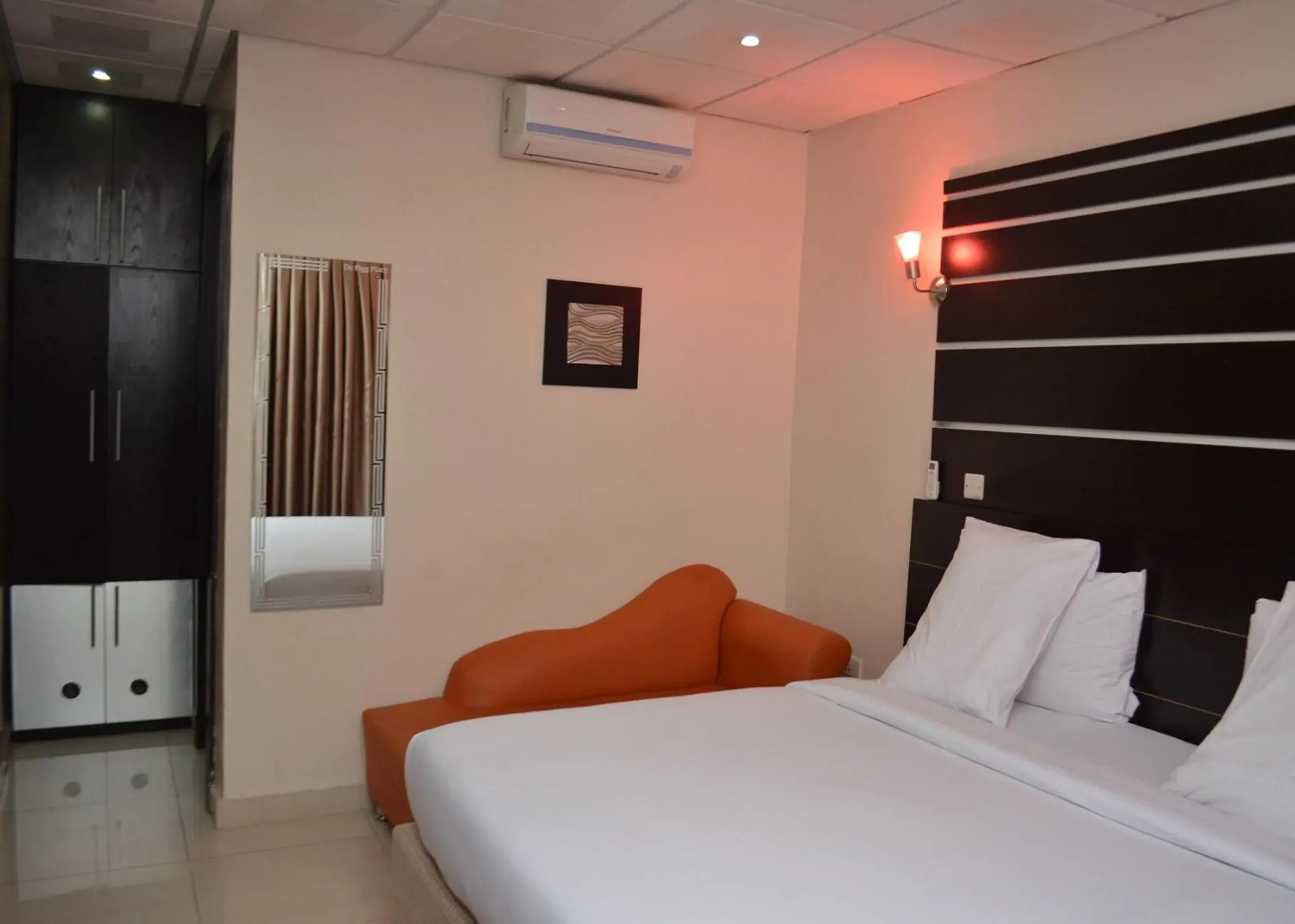 Deluxe Double Room in De Rigg Place - Alaka Estate, Surulere Deluxe Double Room in De Rigg Place - Alaka Estate, Surulere