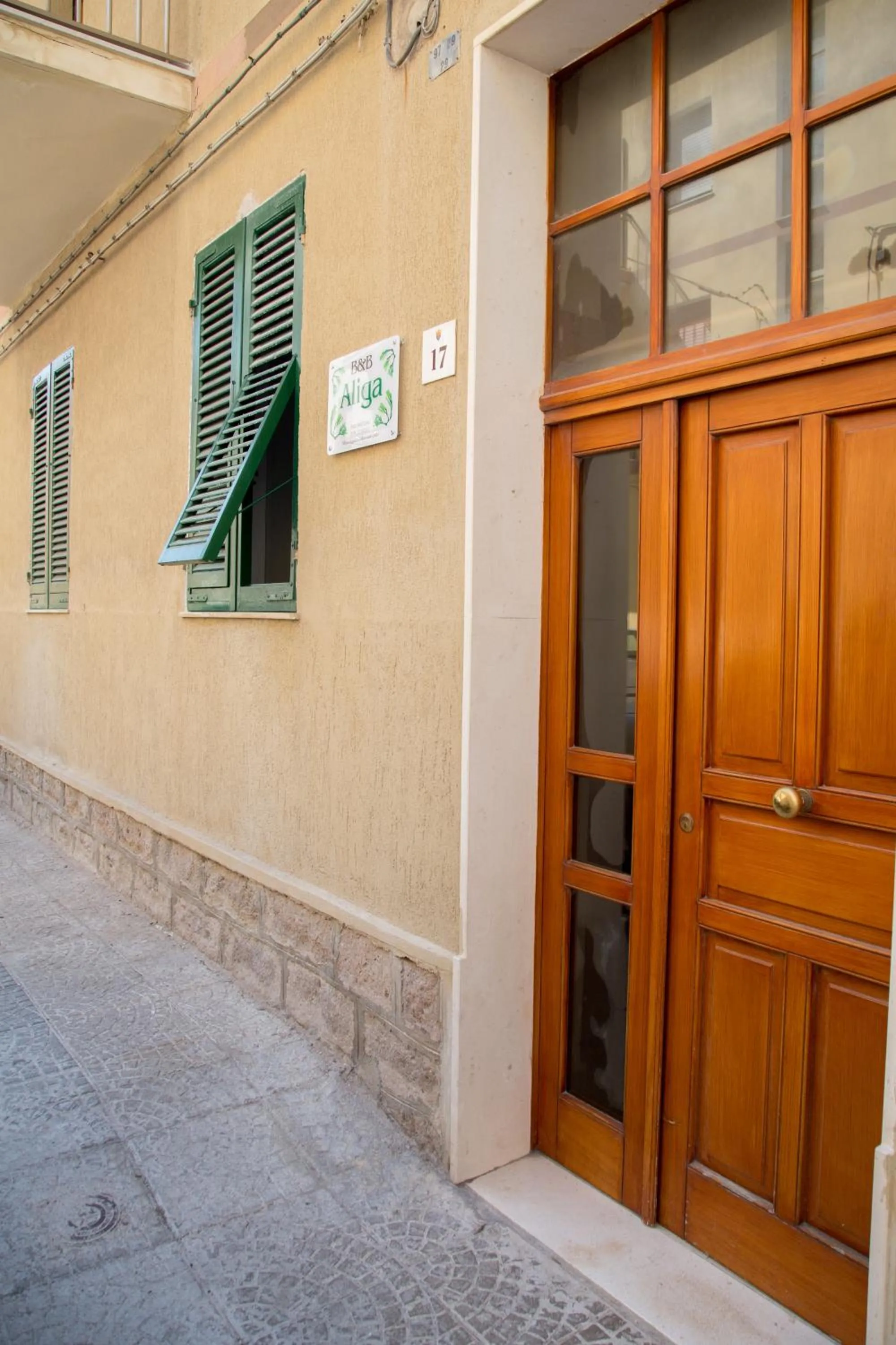 Facade/entrance in Aliga