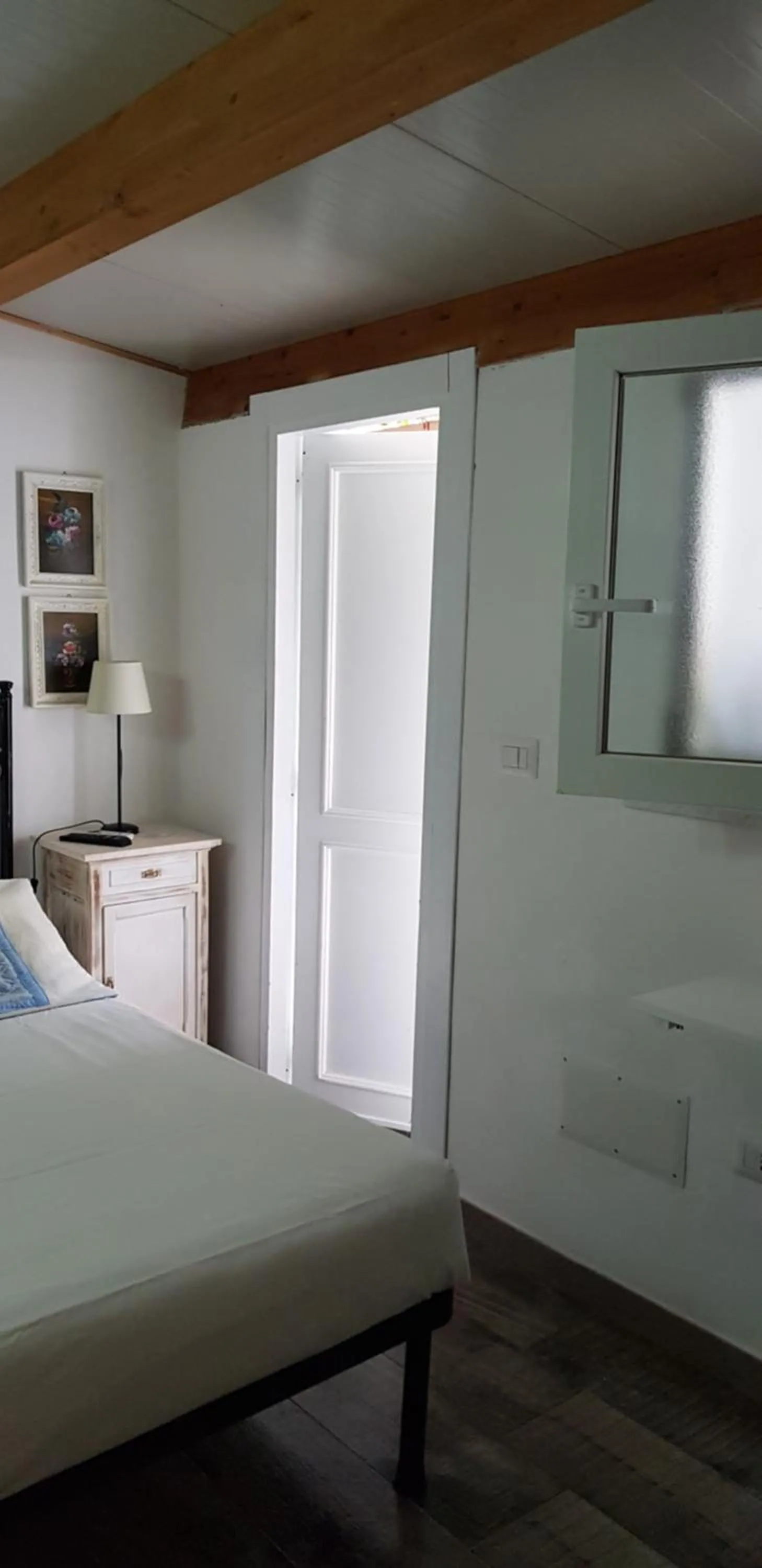 Bedroom, Bed in Aliga
