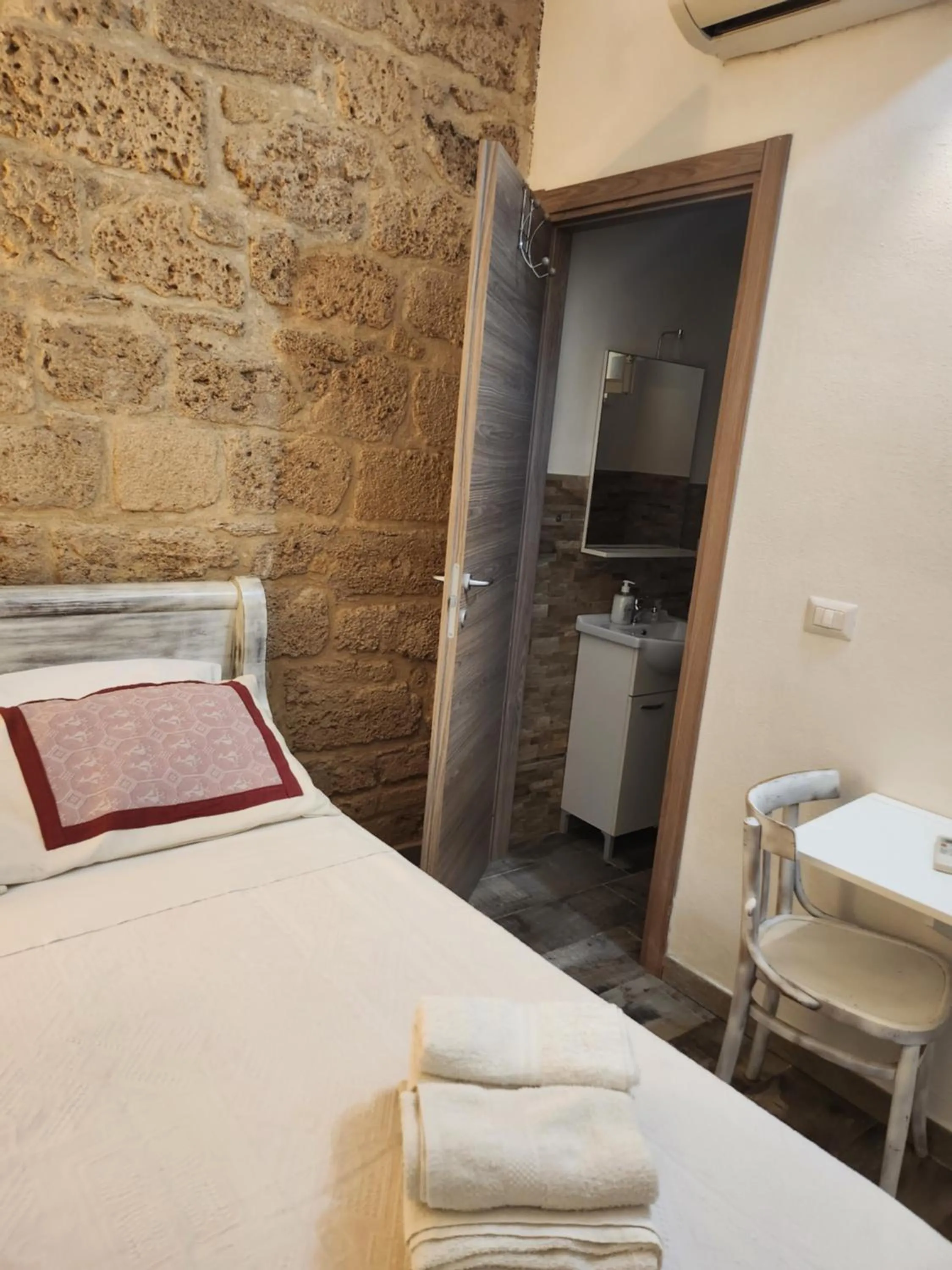 Bed in Aliga