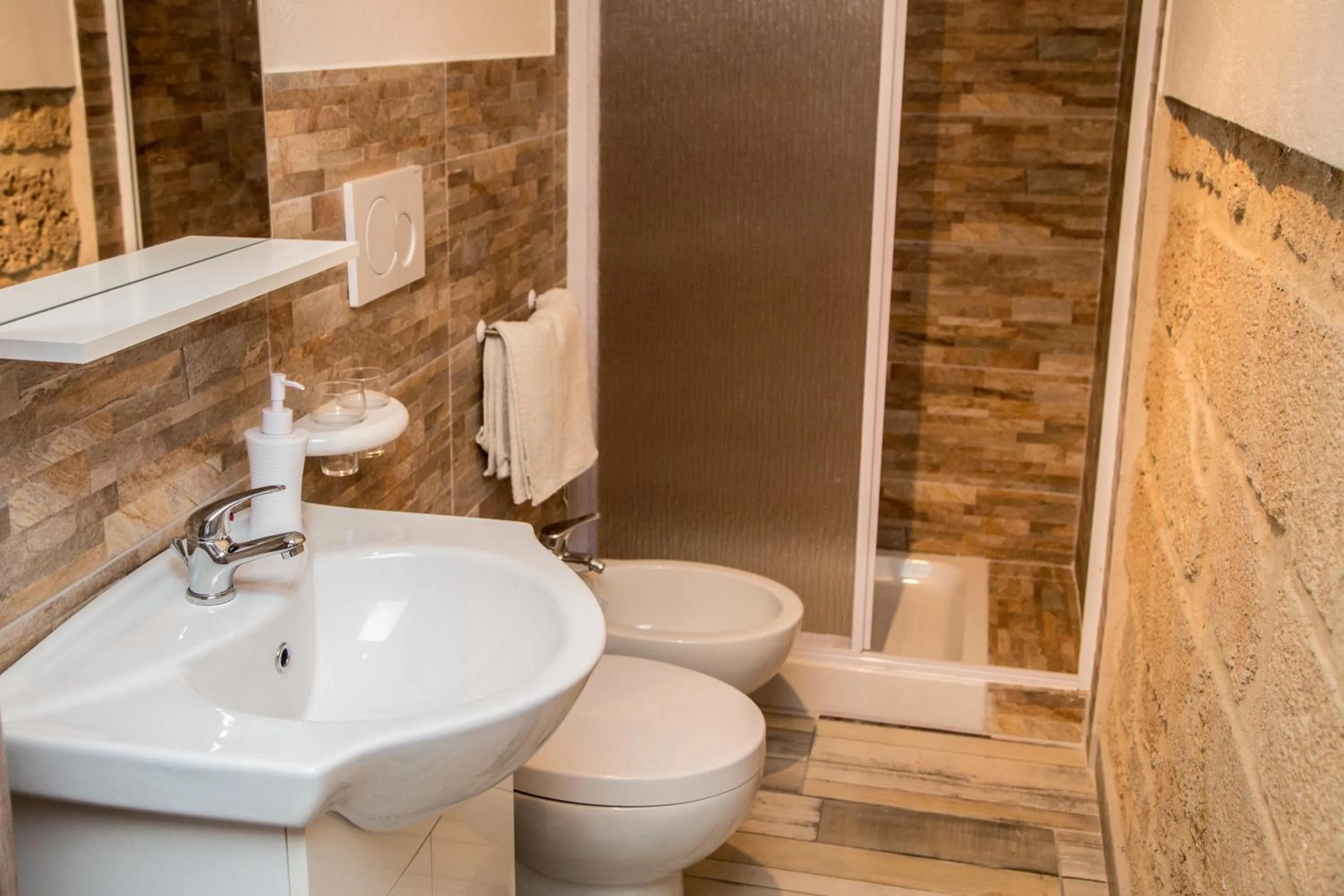 Bathroom in Aliga