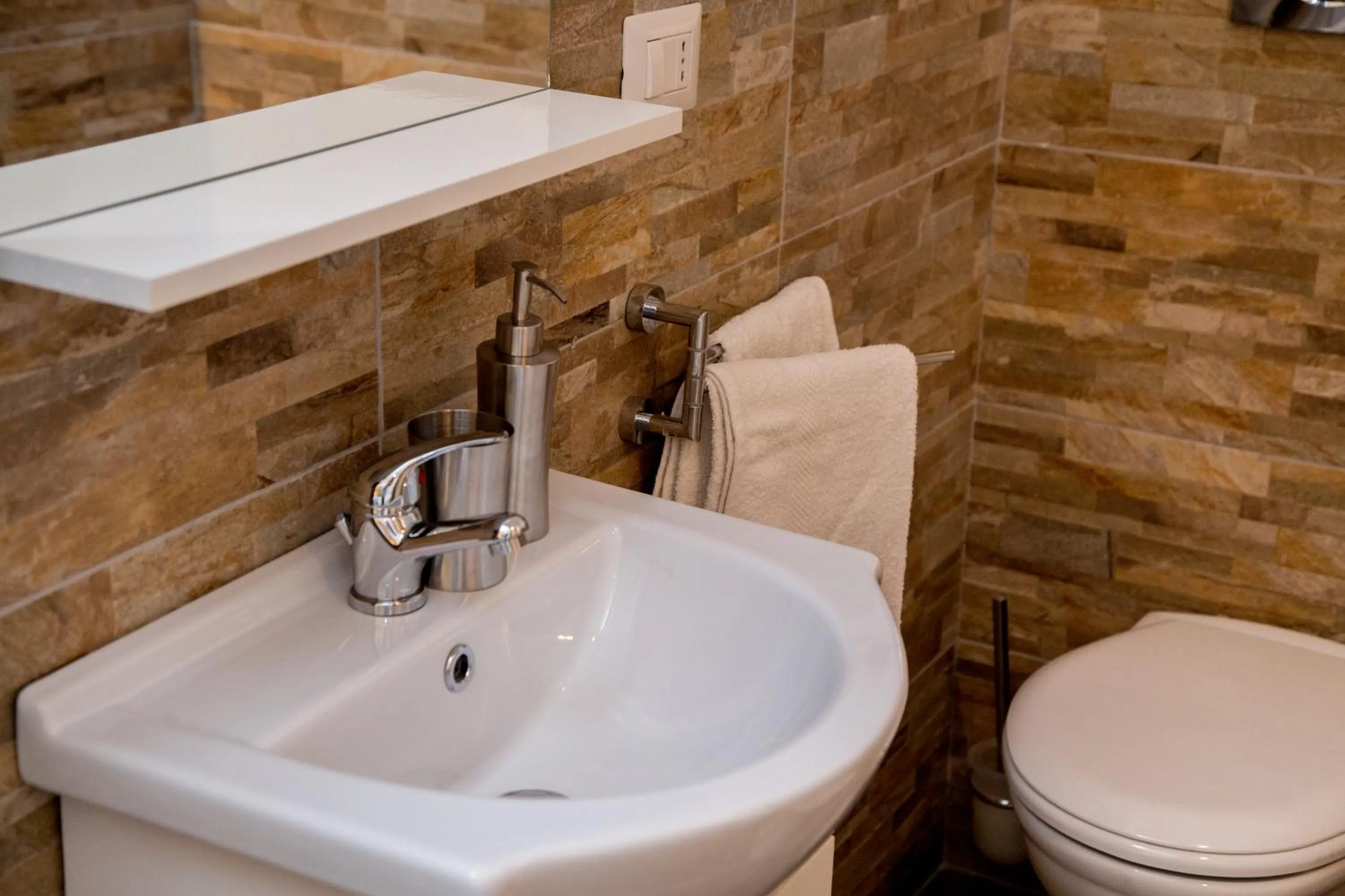Bathroom in Aliga