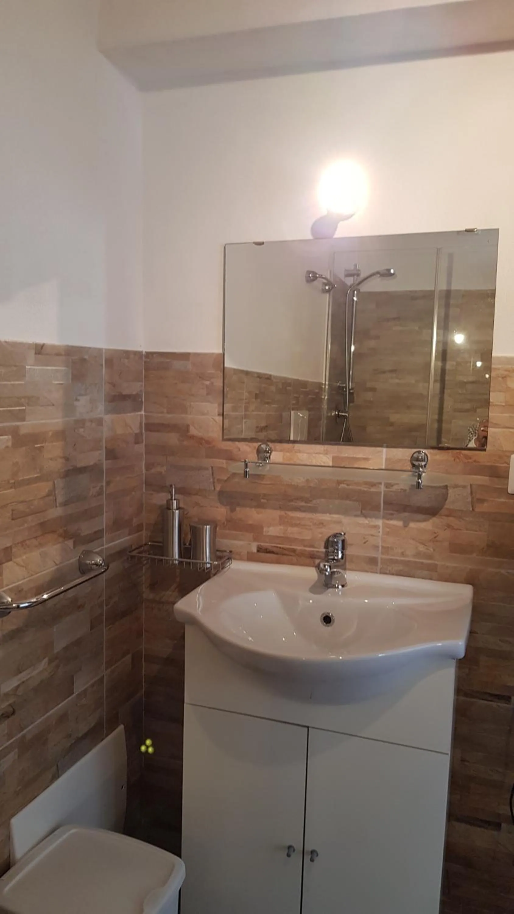 Bathroom in Aliga