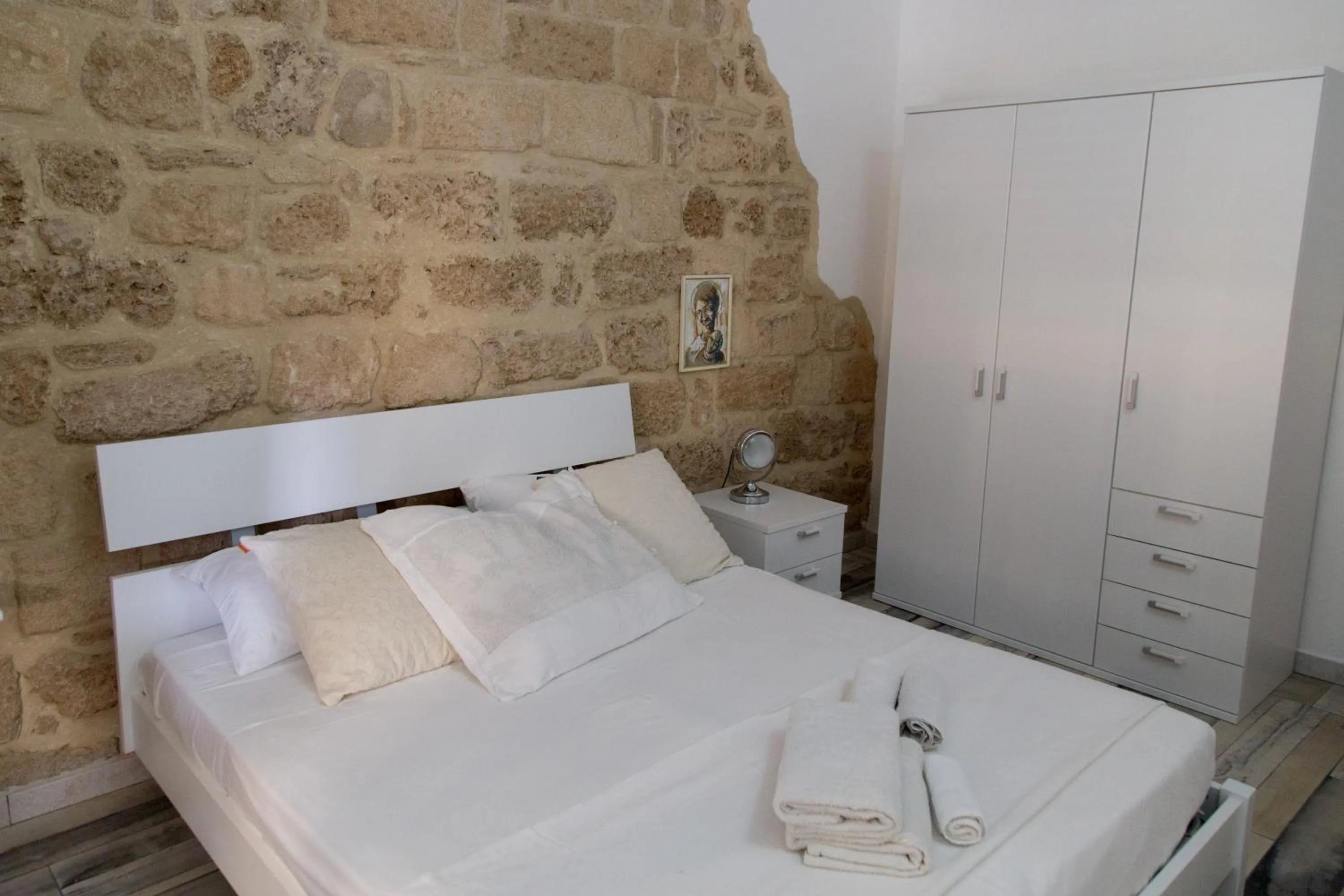 Bedroom, Bed in Aliga